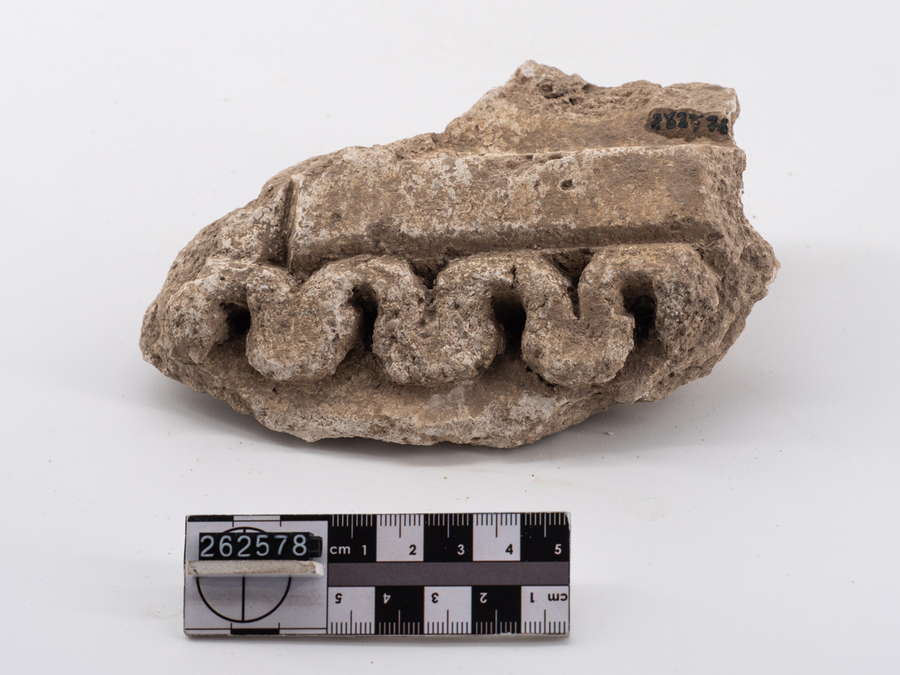 cornice/ frammento (I-II)