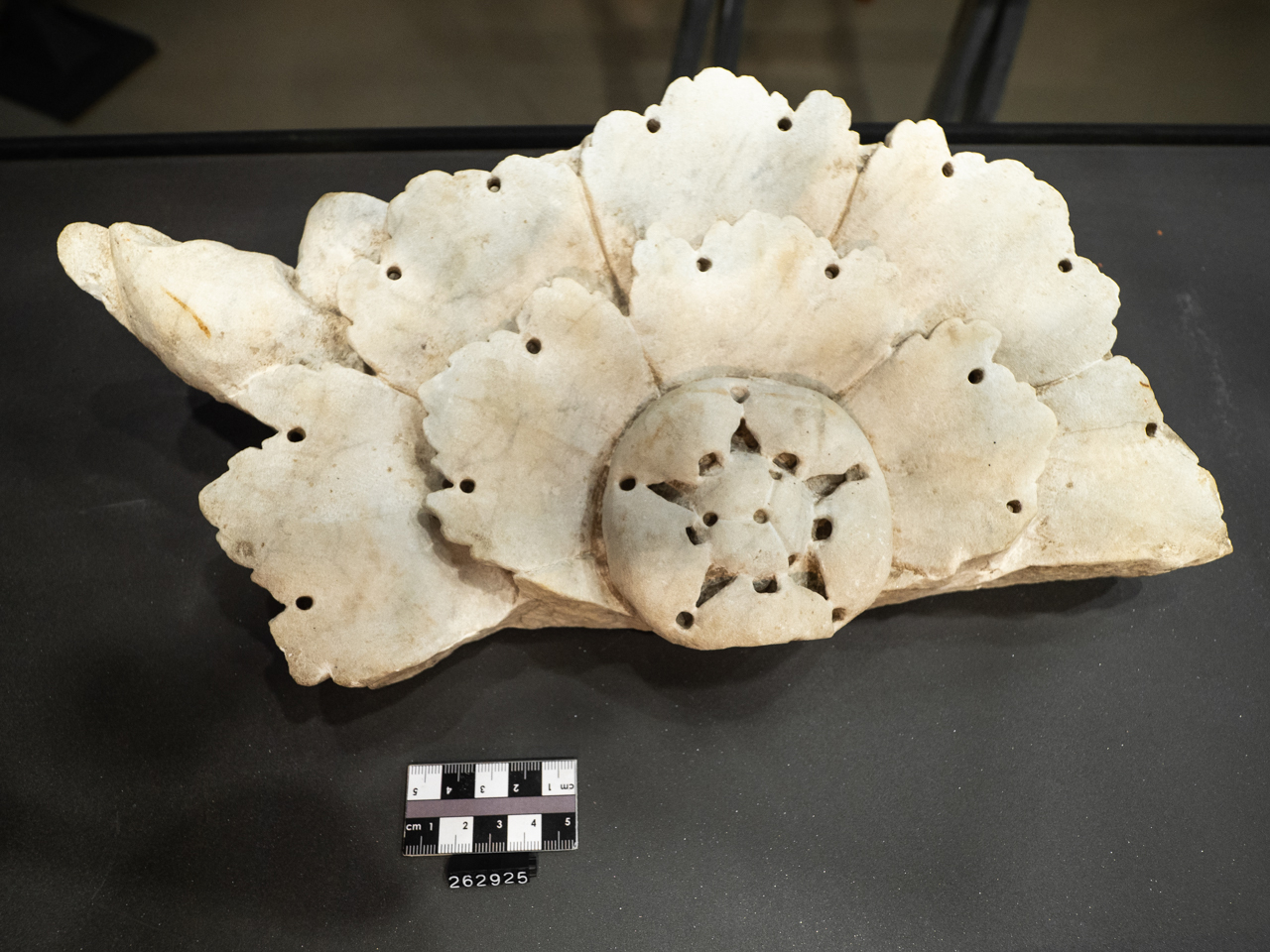 lastra/ decorata (prima metà I)