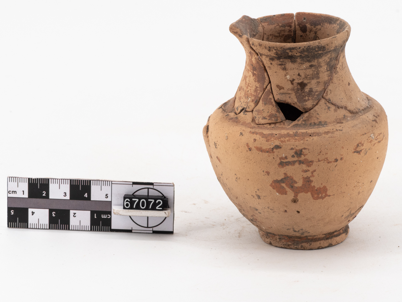 oinochoe (fine/ metà V a.C.-IV a.C)