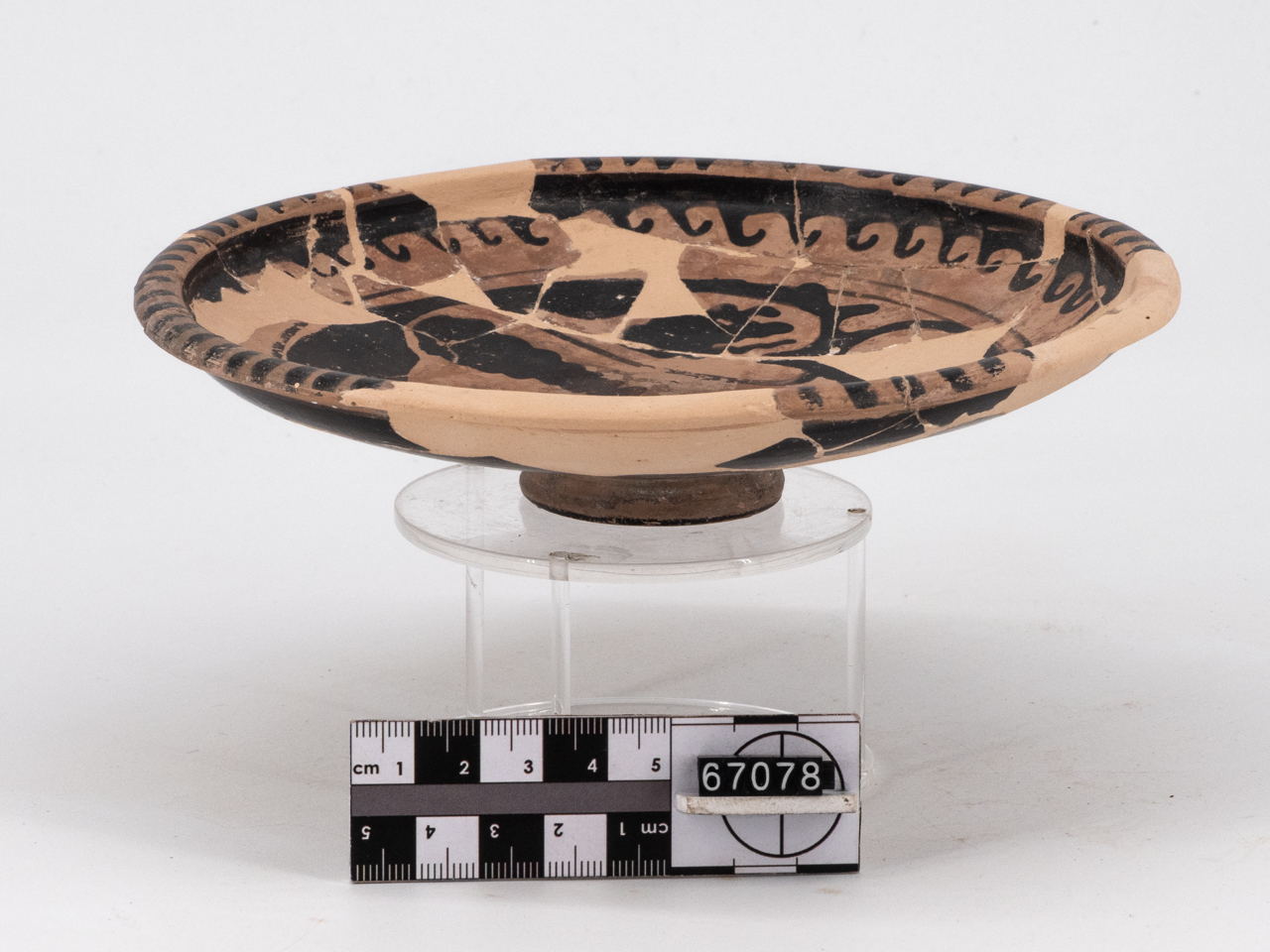 piatto (fine/ metà IV a.C.-III a.C)