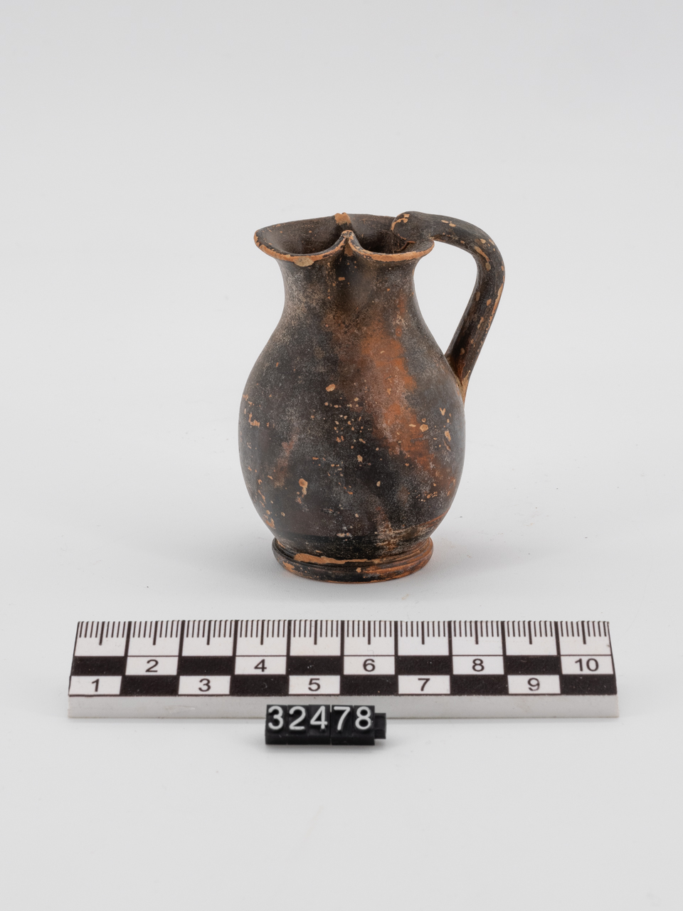 oinochoe (SECOLI/ IV a.C)