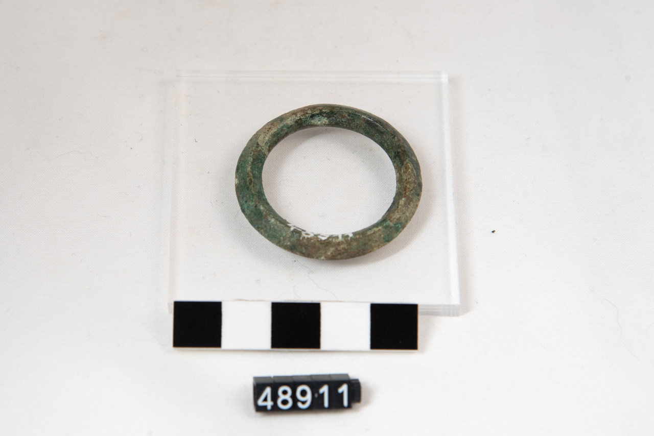 anello - produzione indigena (SECOLI/ VIII a.C)