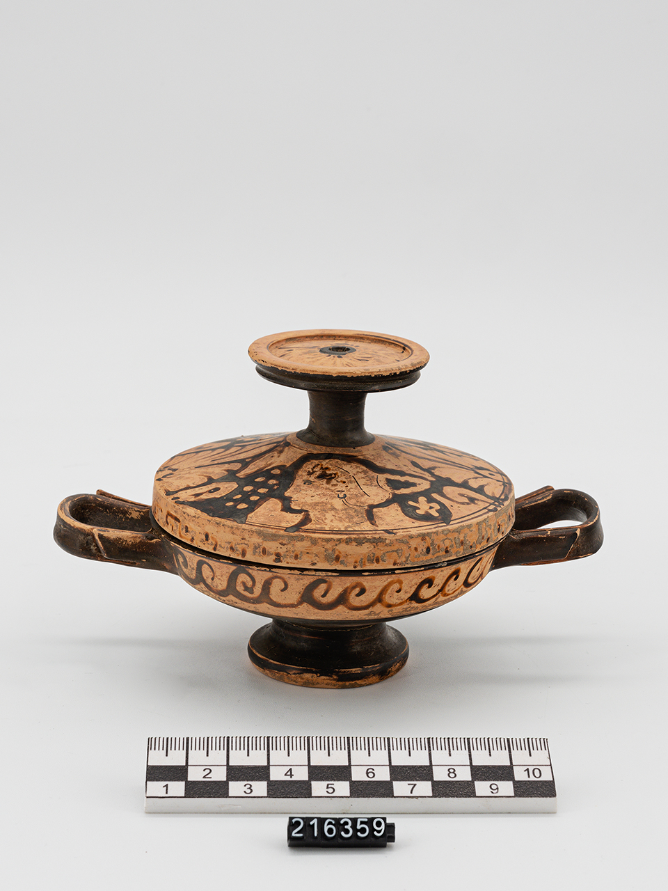 lekane/ con coperchio - produzione locale (metà SECOLI/ IV a.C)