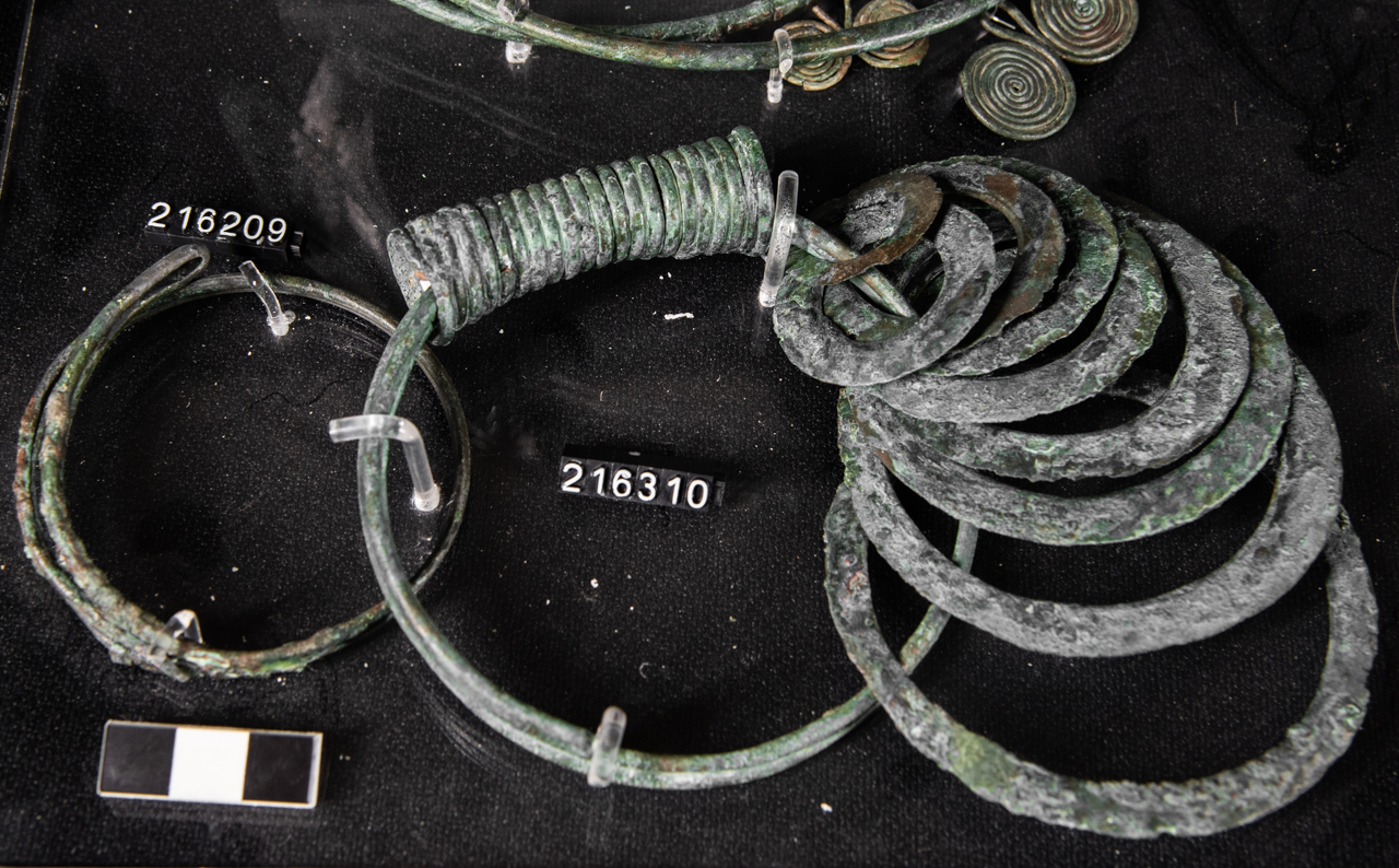 orecchini (prima metà SECOLI/ IX a.C)