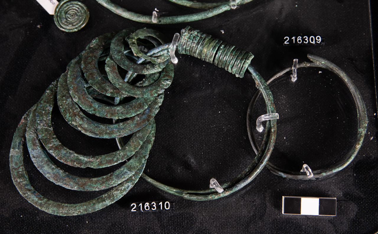 orecchini (prima metà SECOLI/ IX a.C)