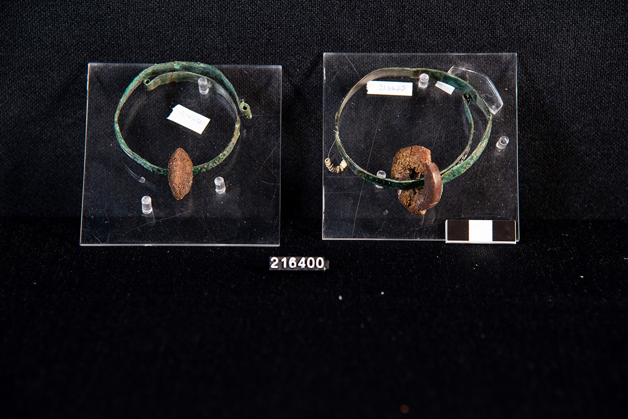 orecchini (fine/ inizio VII-VI sec. a.C)