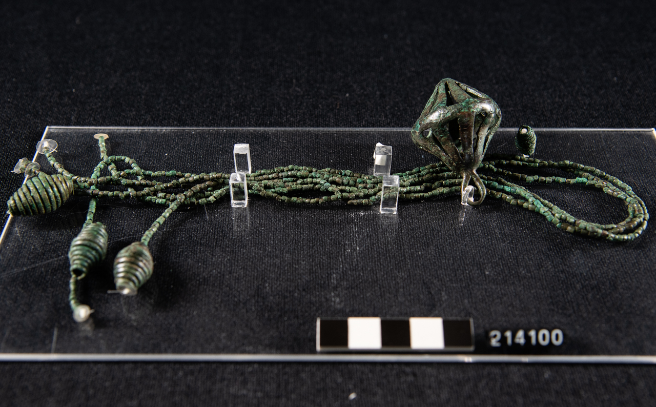 pendente (fine/ inizio VII-VI sec. a.C)