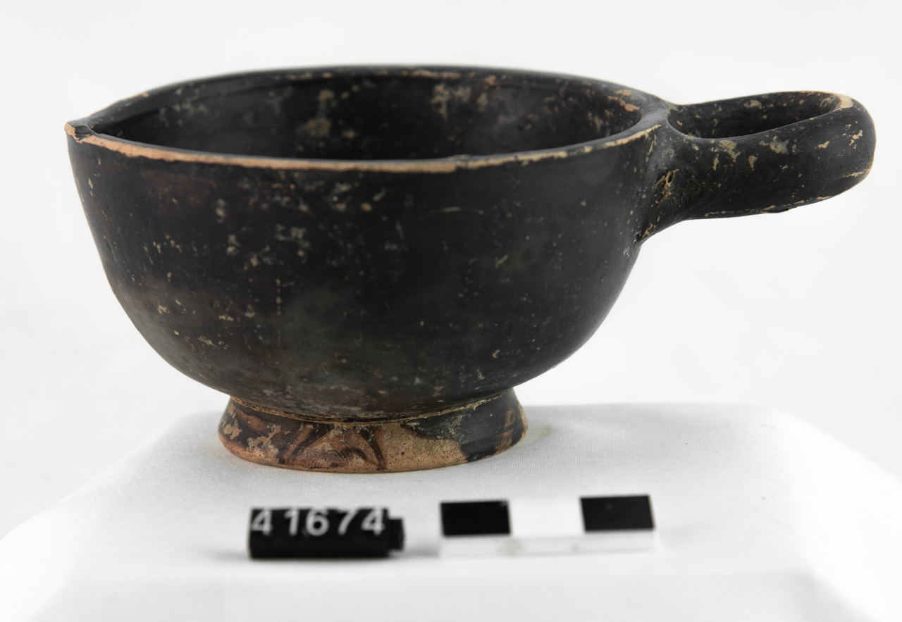 tazza, monoansata (seconda metà SECOLI/ IV a.C)
