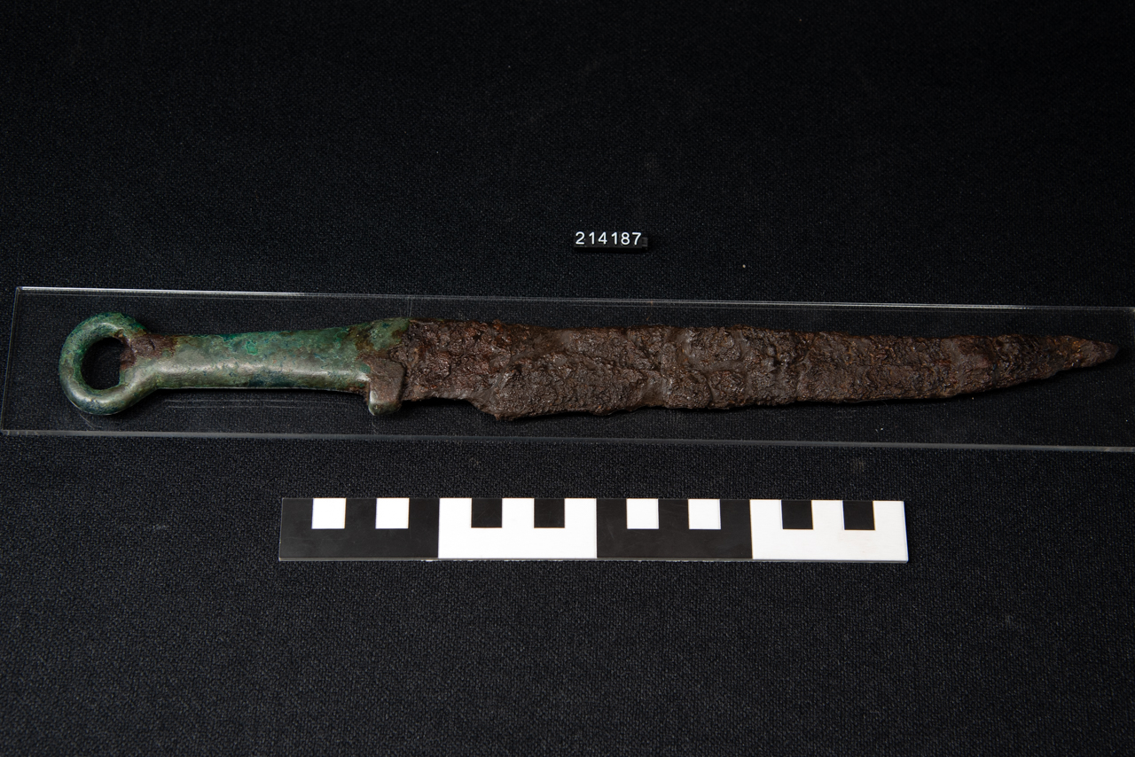 coltello - ambito enotrio (SECOLI/ VIII a.C)