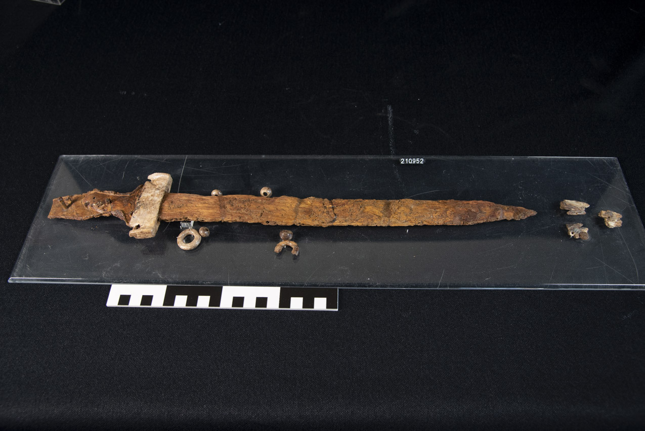 spada (metà SECOLI/ VI a.C)