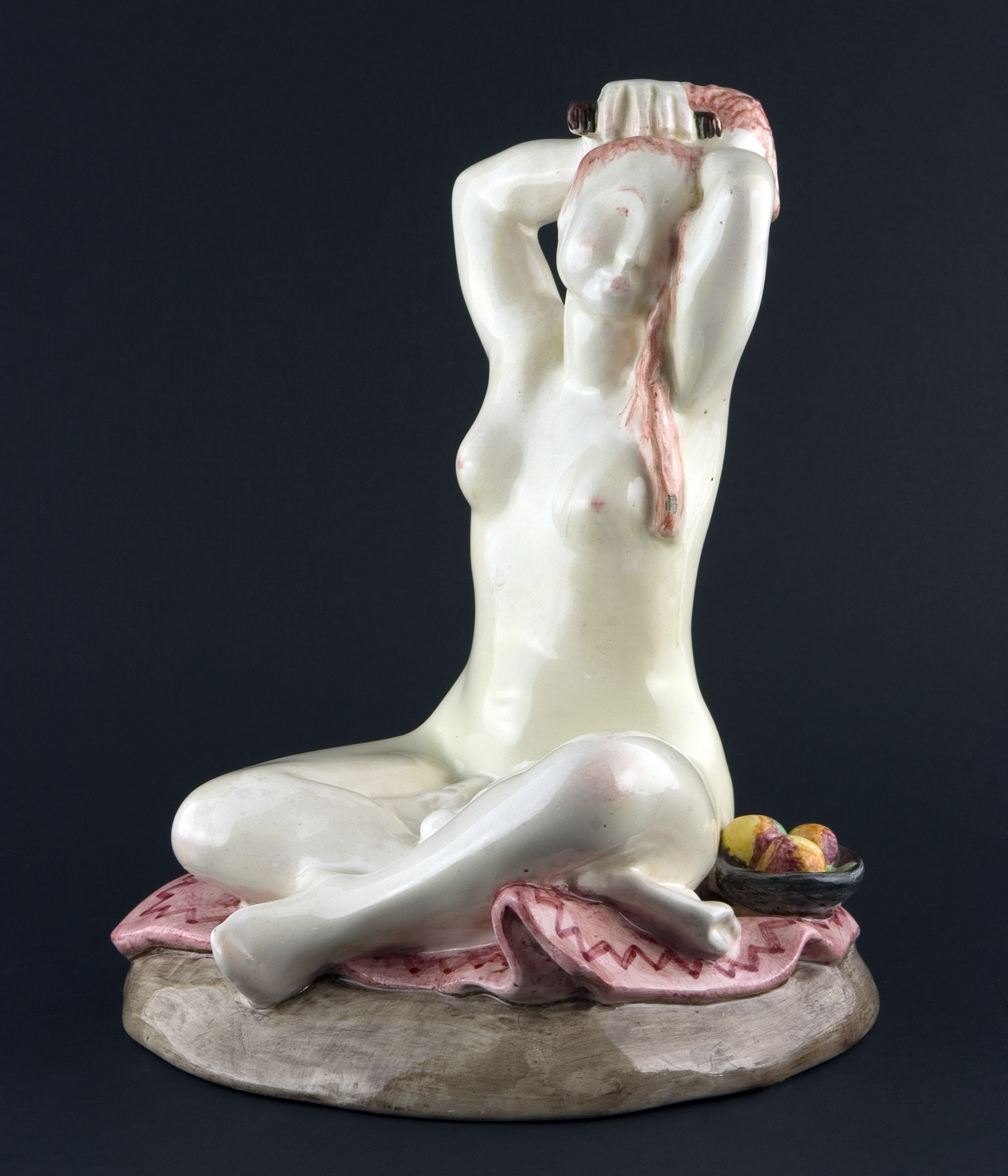 Nuda con pettine, Figura femminile nuda che si pettina (scultura) di Chessa Luigi, Fabbrica Lenci (anni trenta sec. XX)