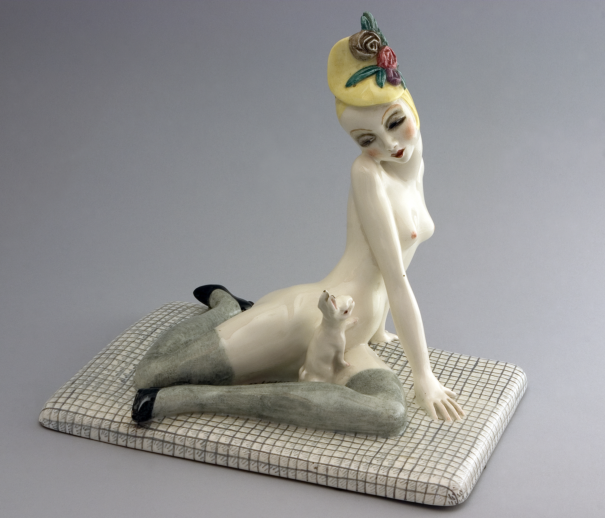 Nuda con coniglio, figura femminile seduta con coniglio (scultura) di Fabbrica Lenci, König Scavini Helen (anni trenta sec. XX)