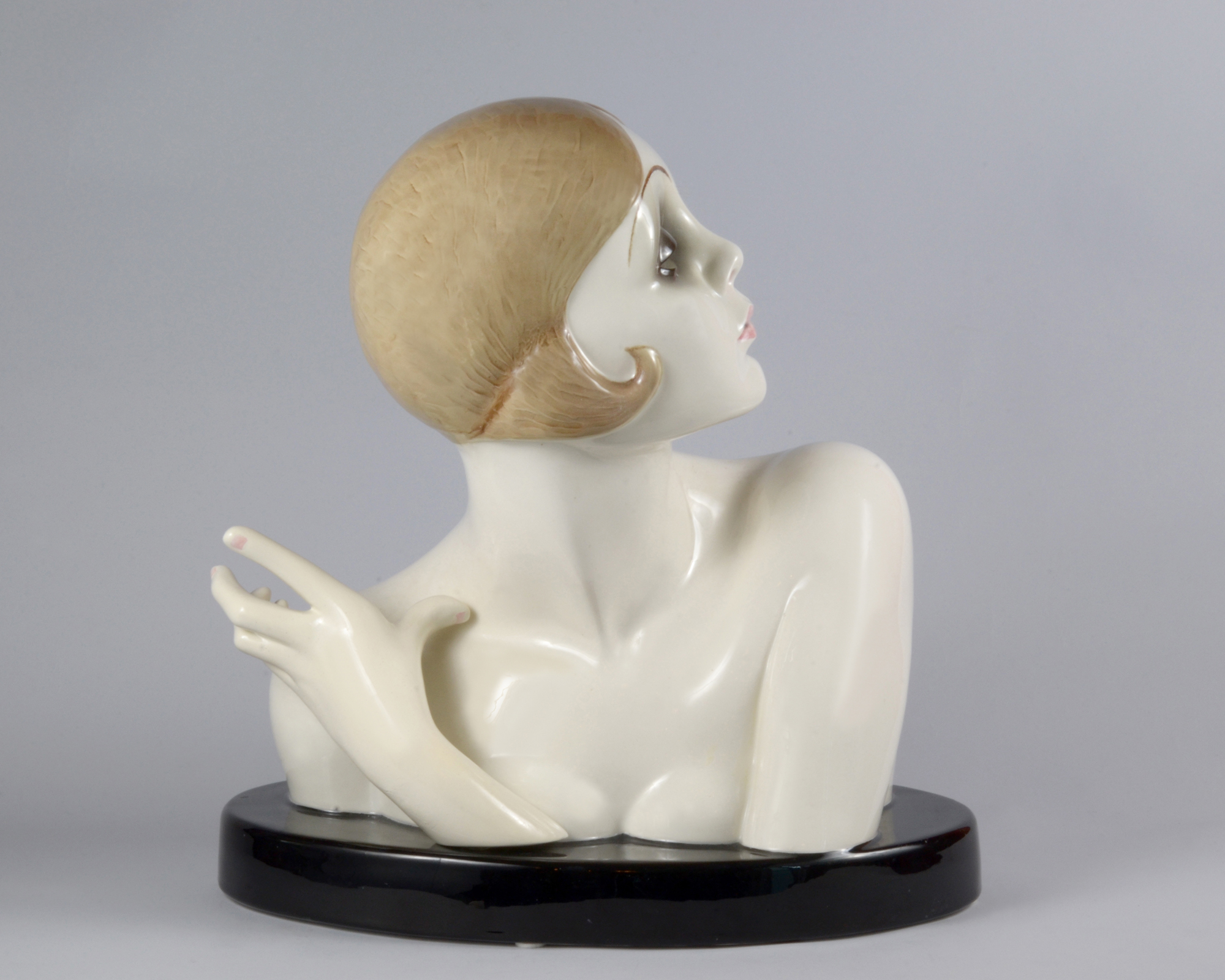 Busto, busto di donna (scultura) di Fabbrica Lenci, Vacchetti Sandro (anni trenta sec. XX)