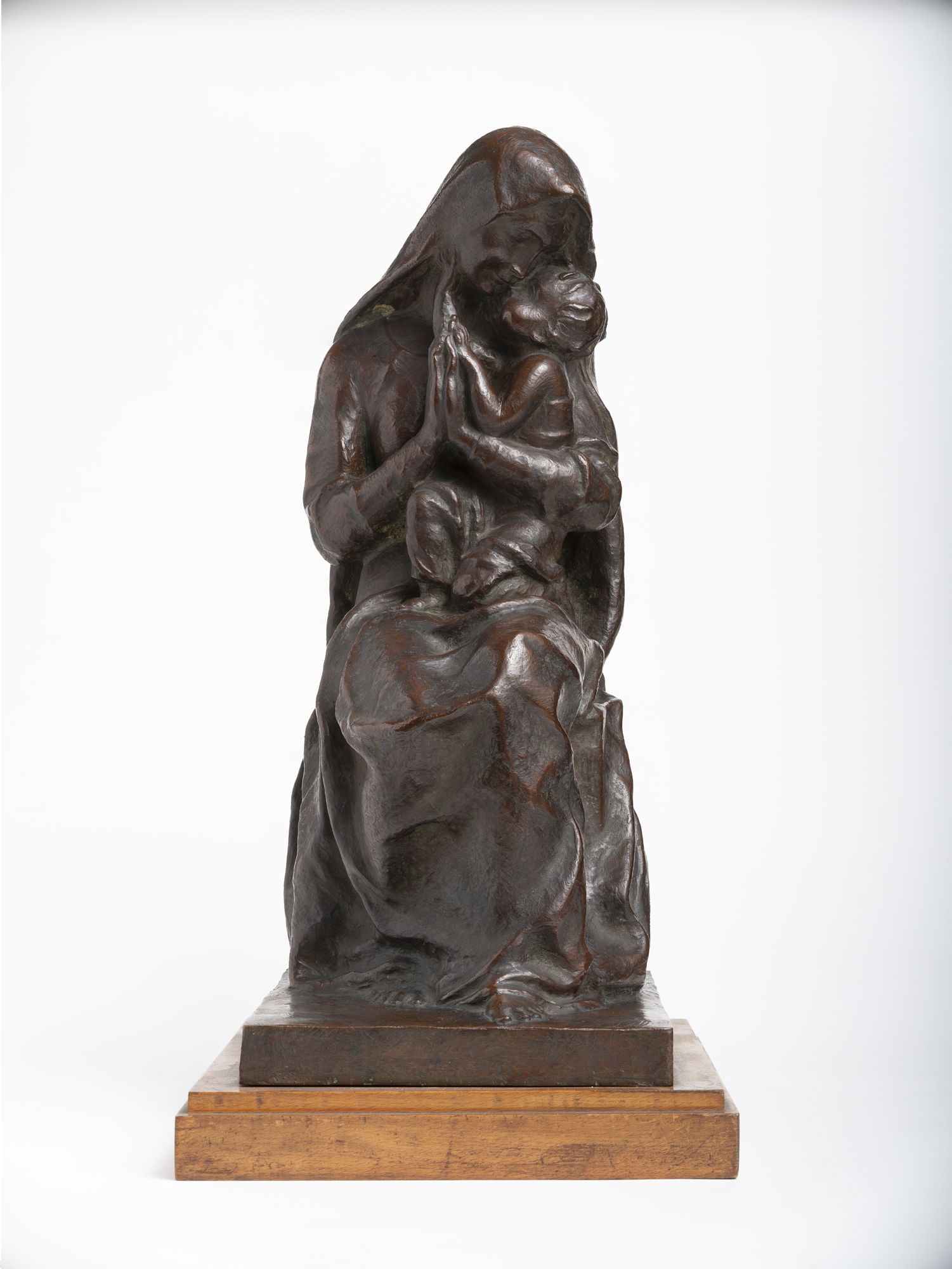 Madonna col Bambino, Madonna con il Bambino in braccio (scultura) di Riva Giovanni (anni trenta sec. XX)