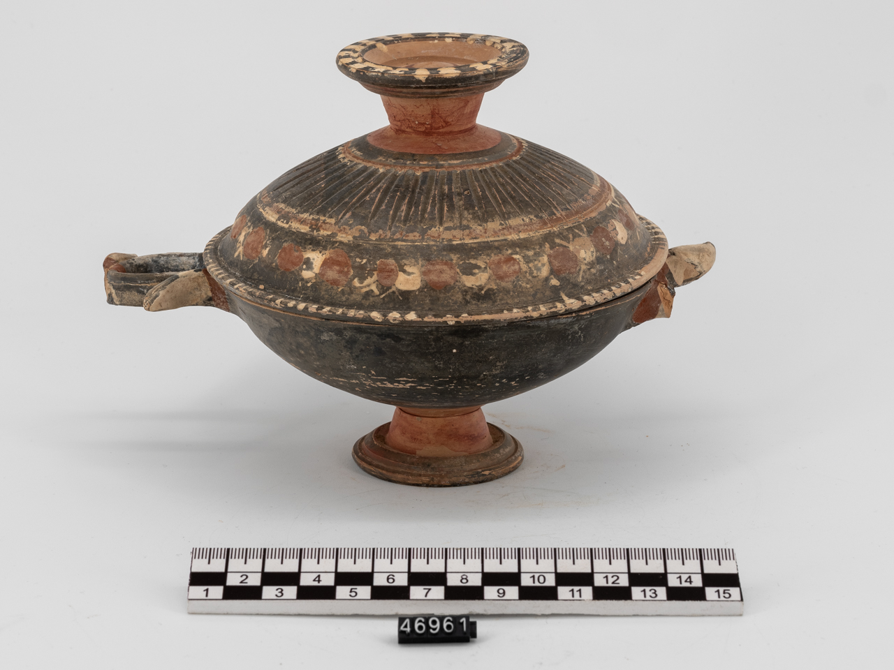 lekanis (seconda metà SECOLI/ IV a.C)