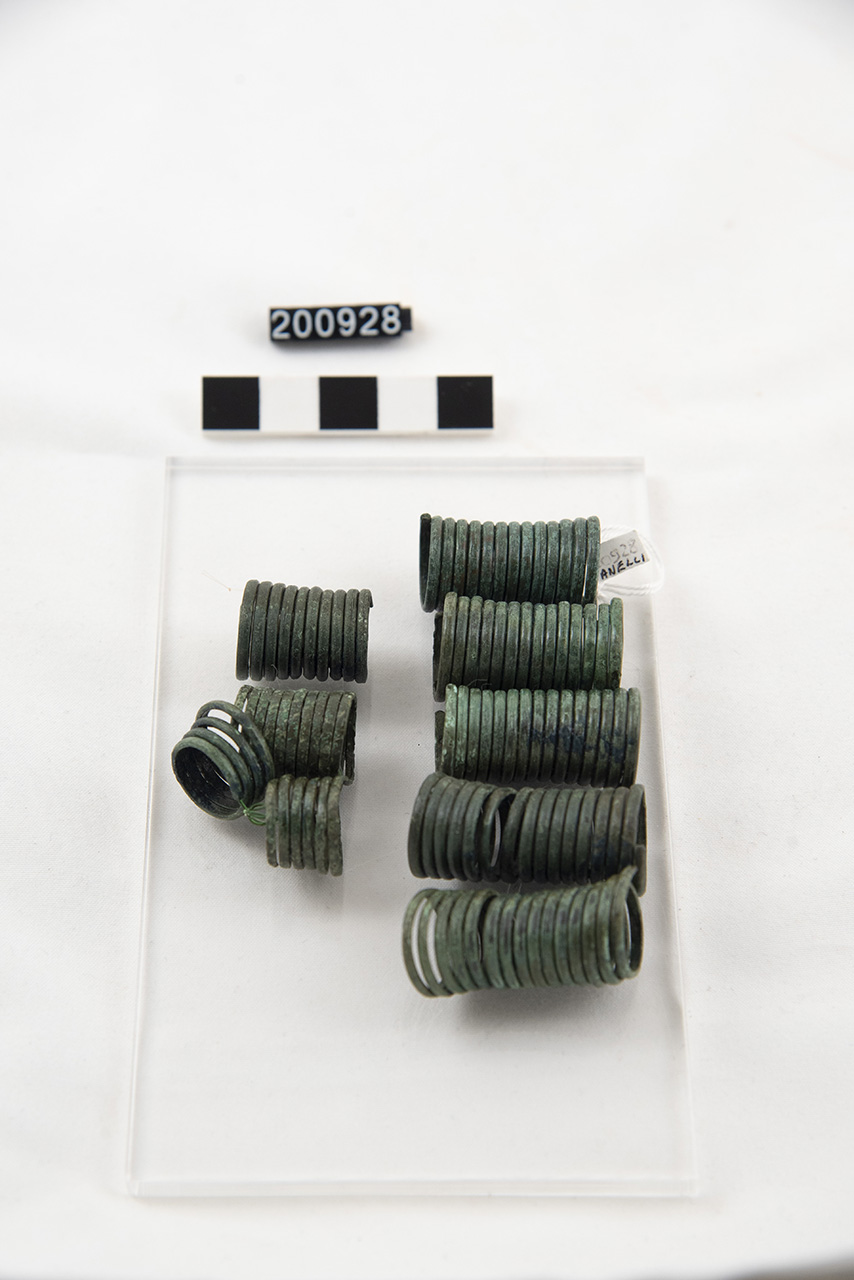 gruppo di sette anelli - produzione locale (inizio/ metà SECOLI/ IX a.C./ VIII a.C)