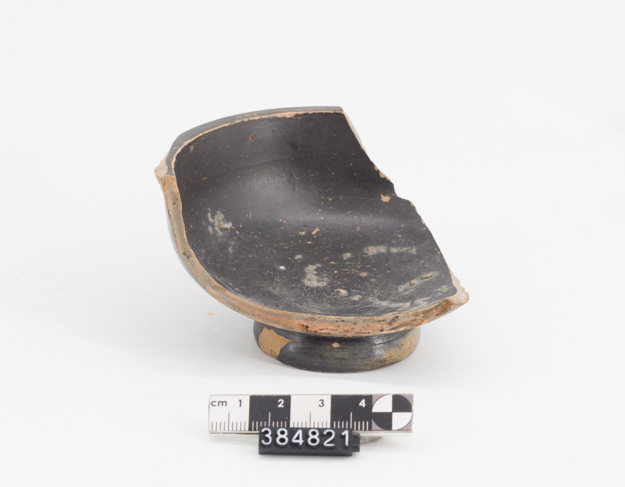 coppa, vernice nera (fine IV - III secolo a. C)