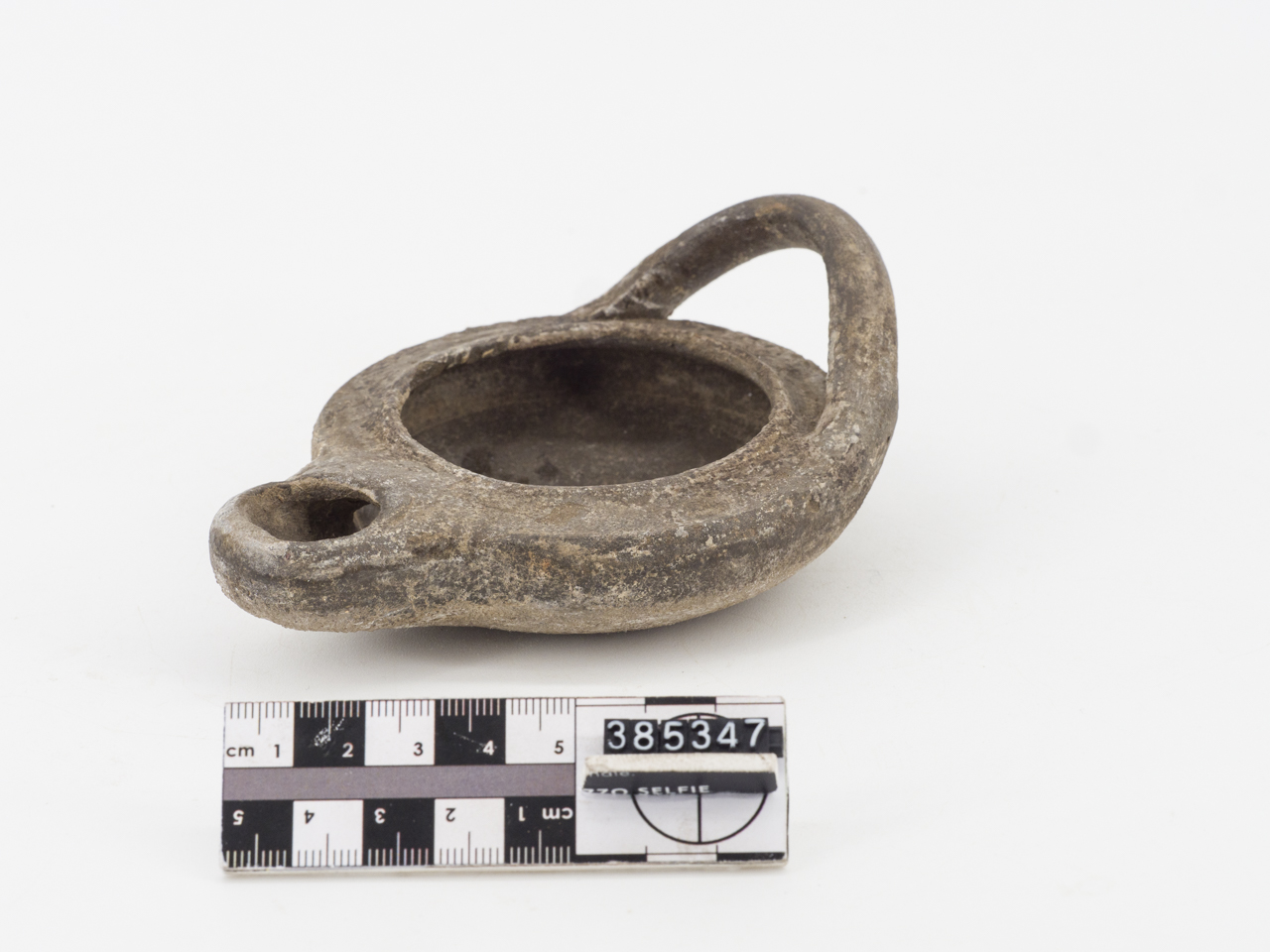 lucerna (fine IV - III secolo a. C)