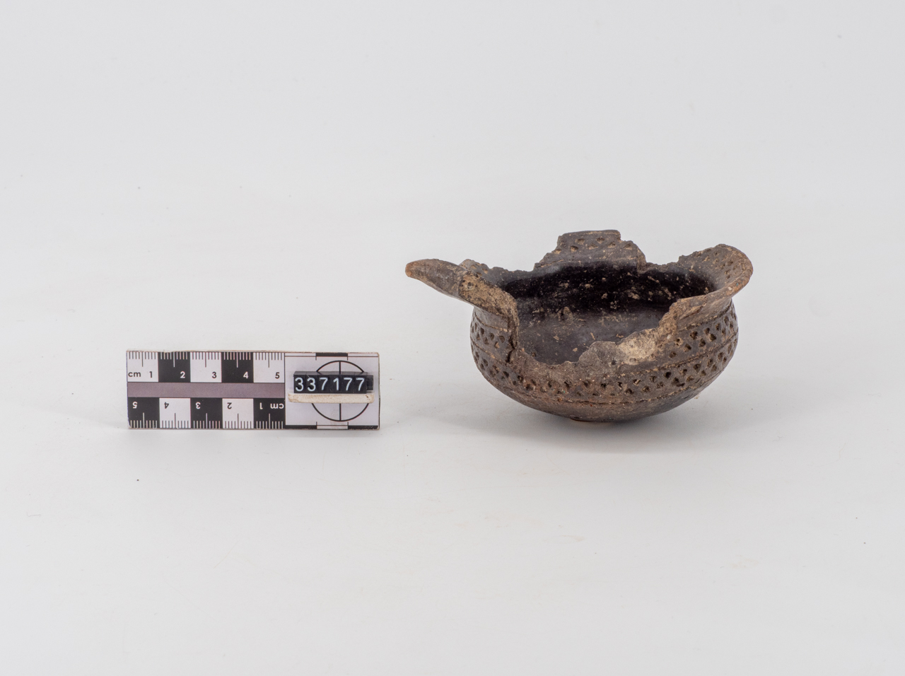 tazza/ attingitoio - Facies Appenninica (PERIODIZZAZIONI/ PROTOSTORIA/ Età del Bronzo)