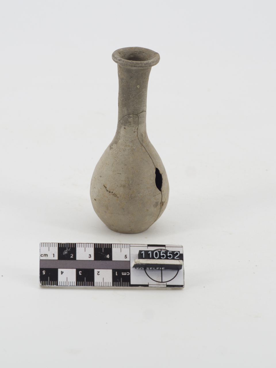 unguentario/ piriforme (ca SECOLI/ ARCHI DI SECOLI/ III sec. a.C. - I sec. d.C)