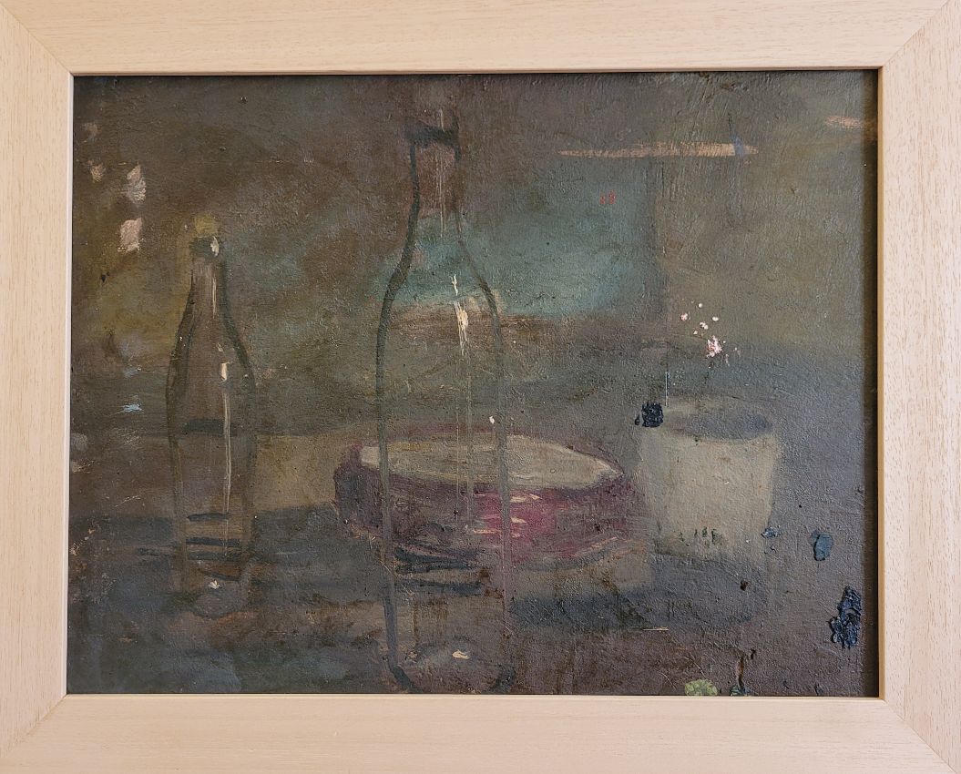 Natura morta con bottiglia, natura morta con bottiglie e stoviglie (dipinto) di Tanda Ausonio (XX)