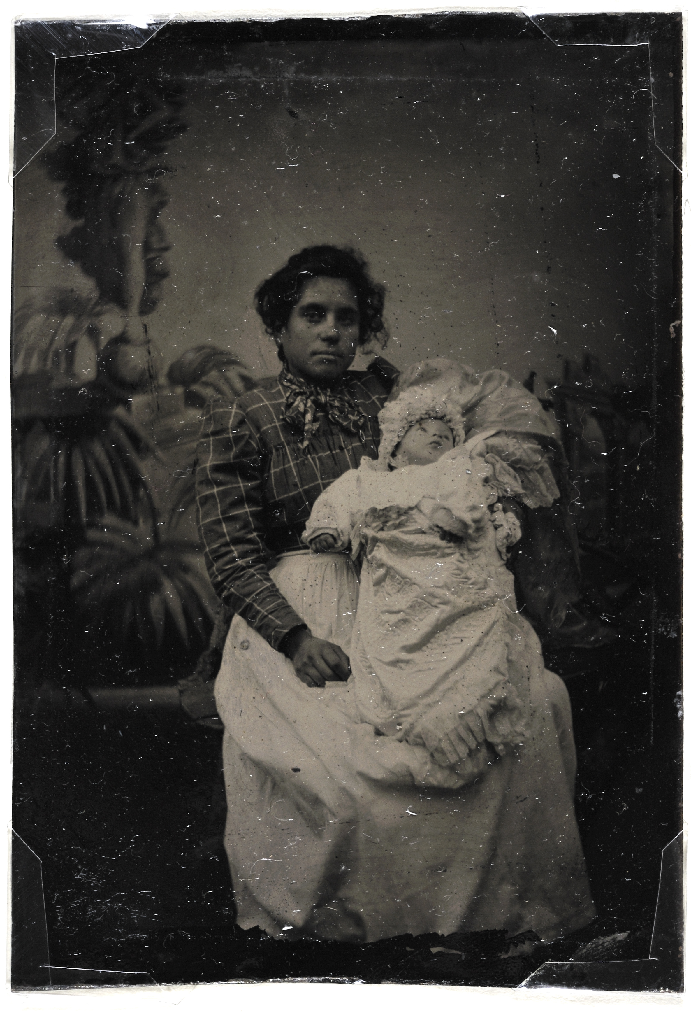 Ritratti fotografici - Persone - Donne - Bambini (unicum) di Anonimo - ambito italiano (primo quarto XX)