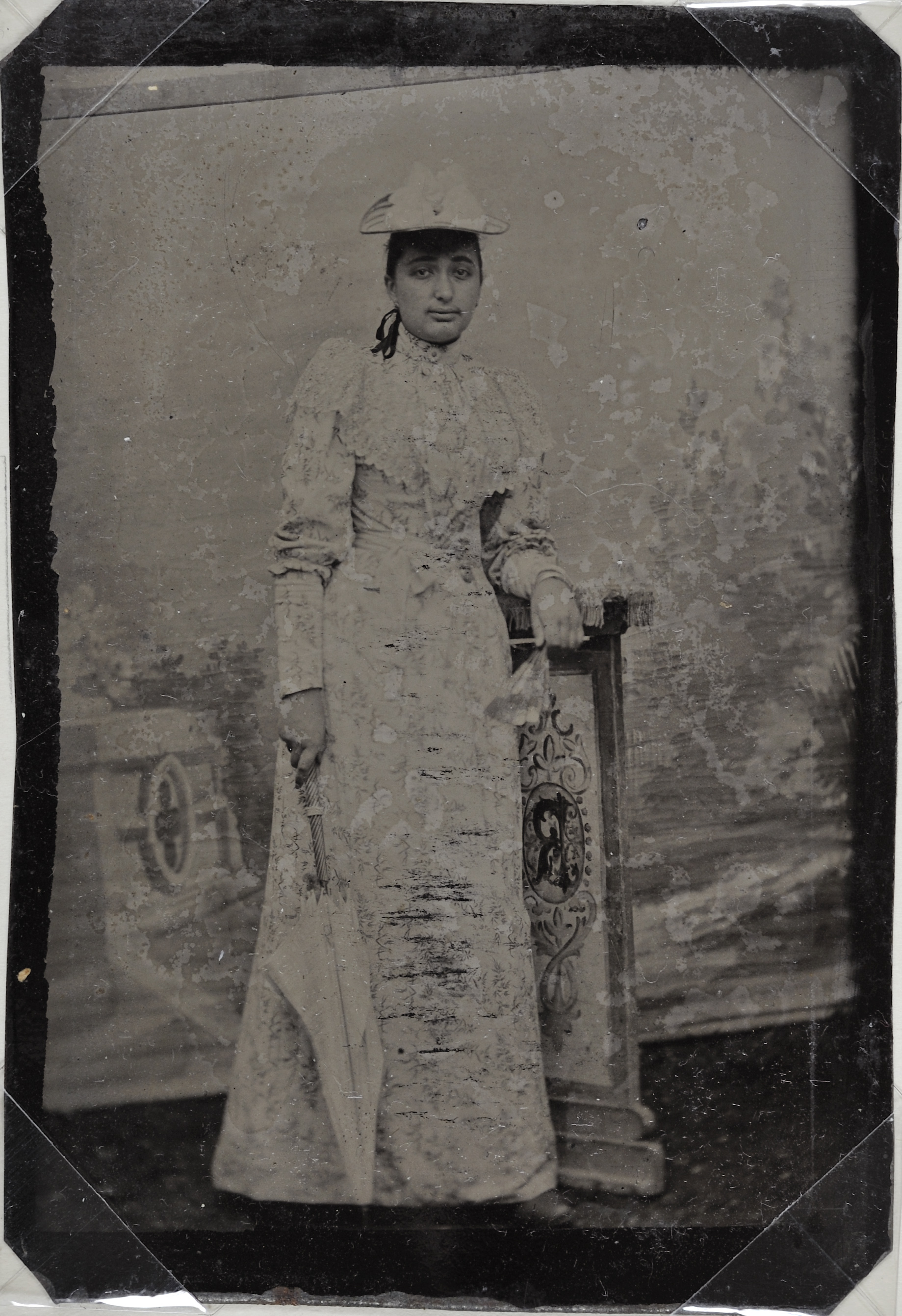 Ritratti fotografici - Persone - Donne (unicum) di Anonimo - ambito italiano (fine/ inizio XIX-XX)