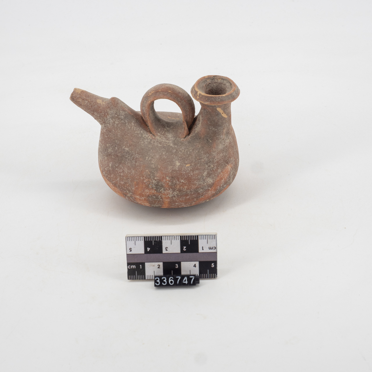 askos, a vernice bruna (ca SECOLI/ III a.C)