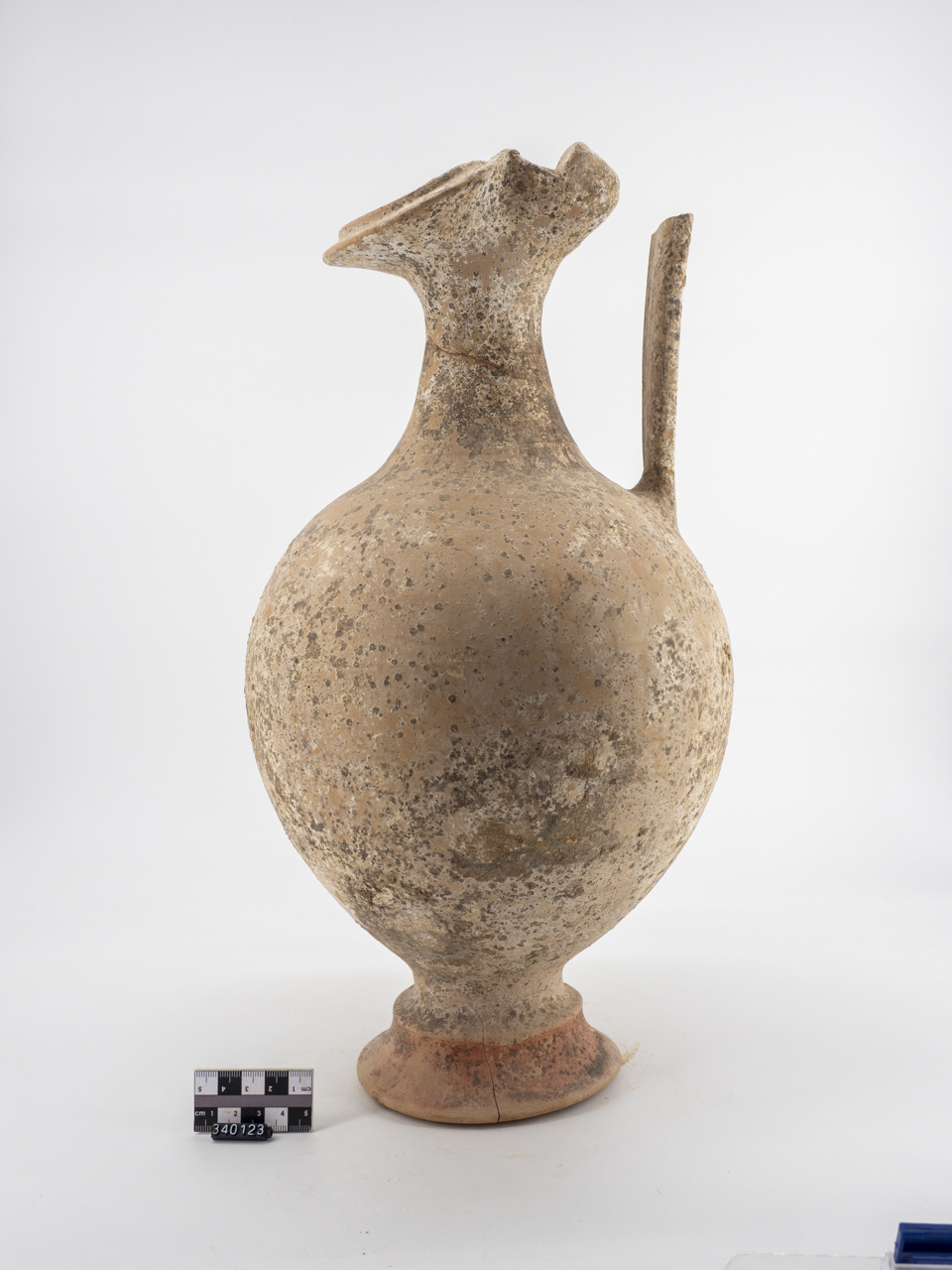 oinochoe, a bocca trilobata (ca SECOLI/ III a.C)