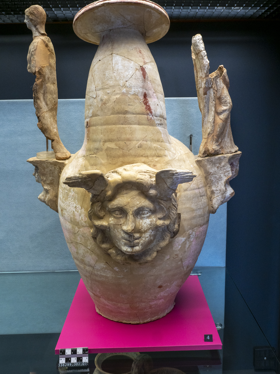 askos, con applicazioni plastiche (inizio SECOLI/ III a.C)