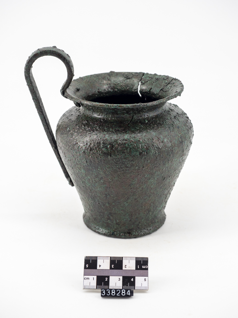 oinochoe, a bocca rotonda (SECOLI/ IV a.C)