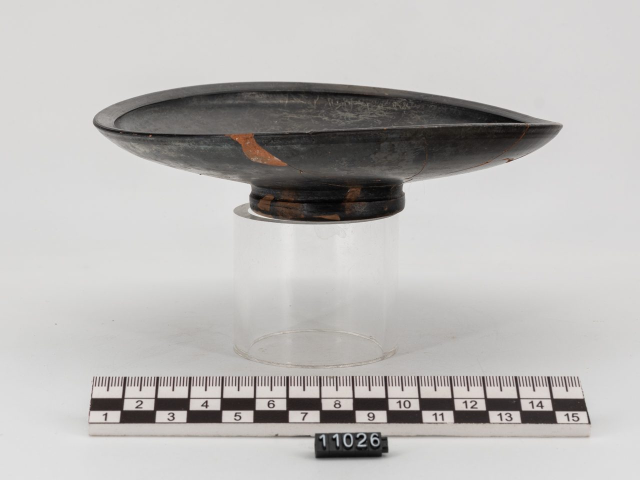 piatto (metà/ metà IV a.C)