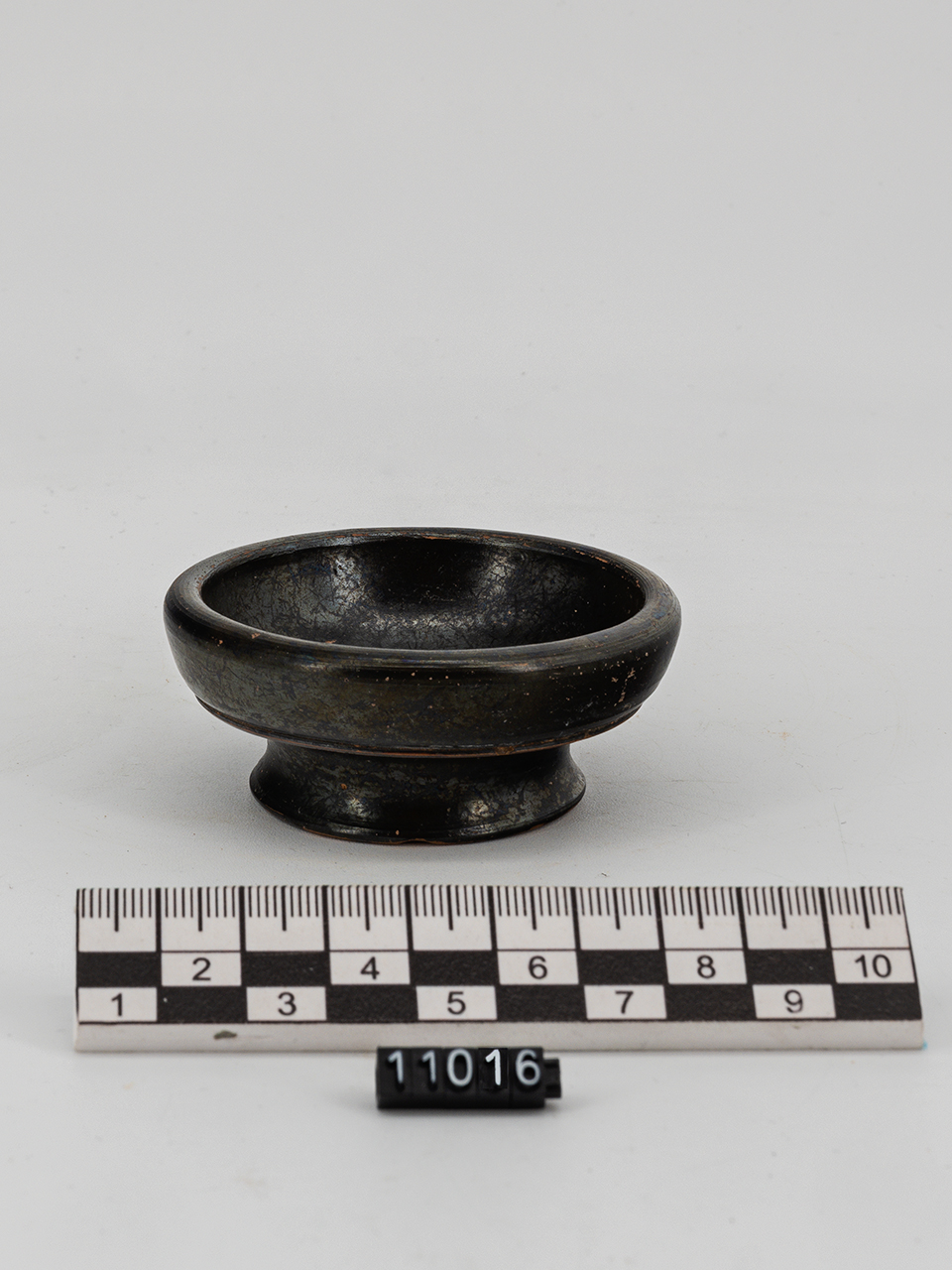 coppetta/ a profilo concavo-convesso (metà/ metà IV a.C)