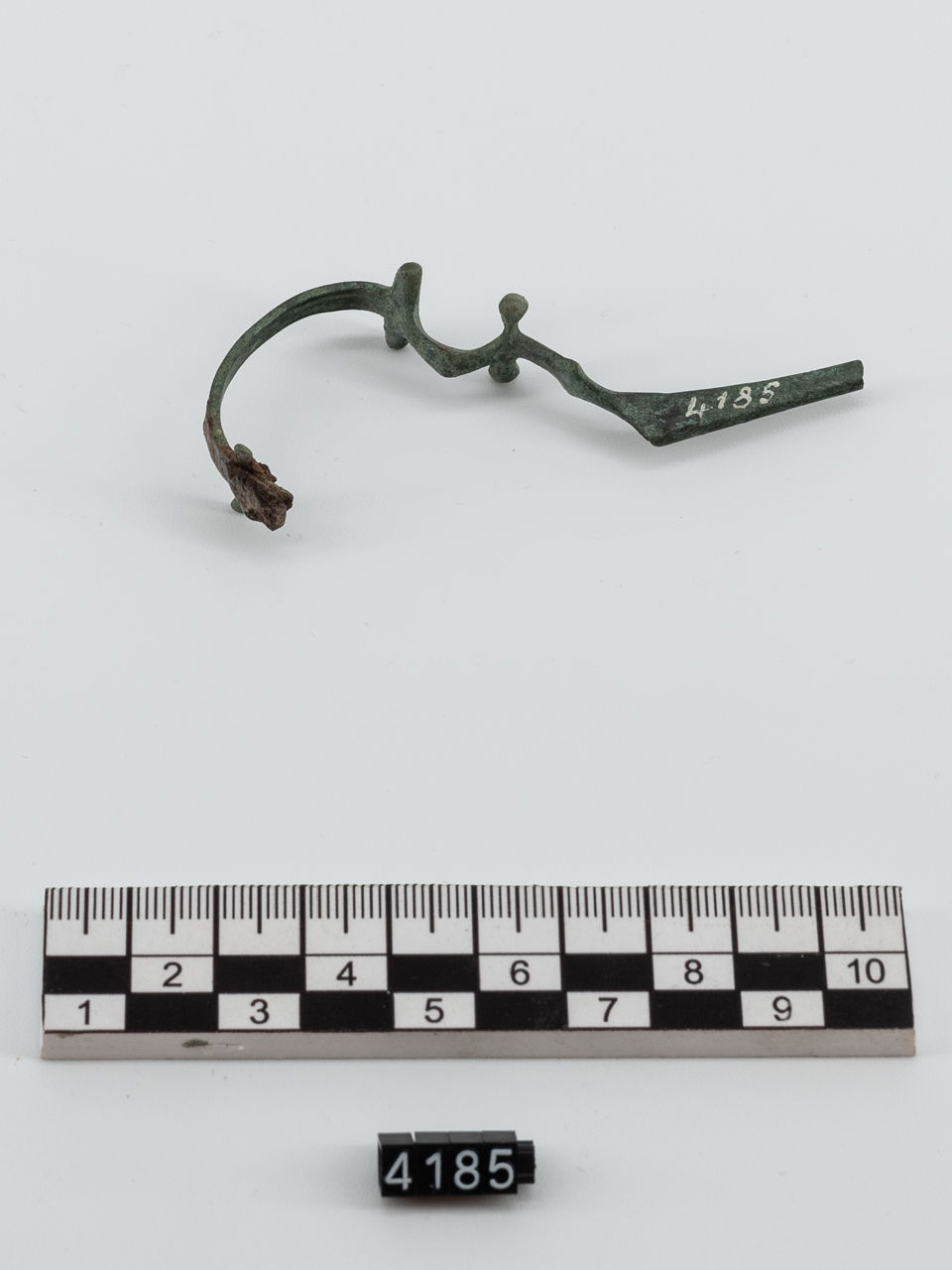 fibula/ a drago (X-IX sec. a.C)