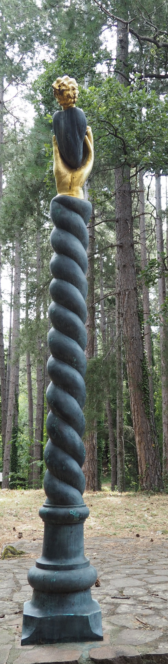 Colonna del Ri-nascimento (installazione ambientale) di Spoerri Daniel (XX)