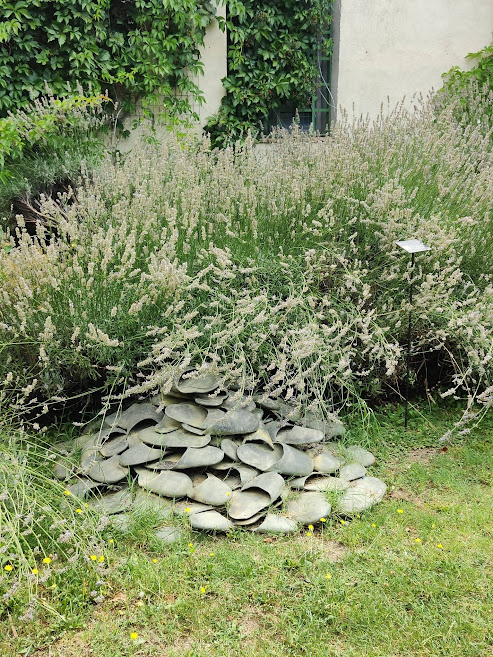 Ingresso vietato senza pantofole. Omaggio a Joseph Beuys (installazione ambientale) di Spoerri Daniel (XX)