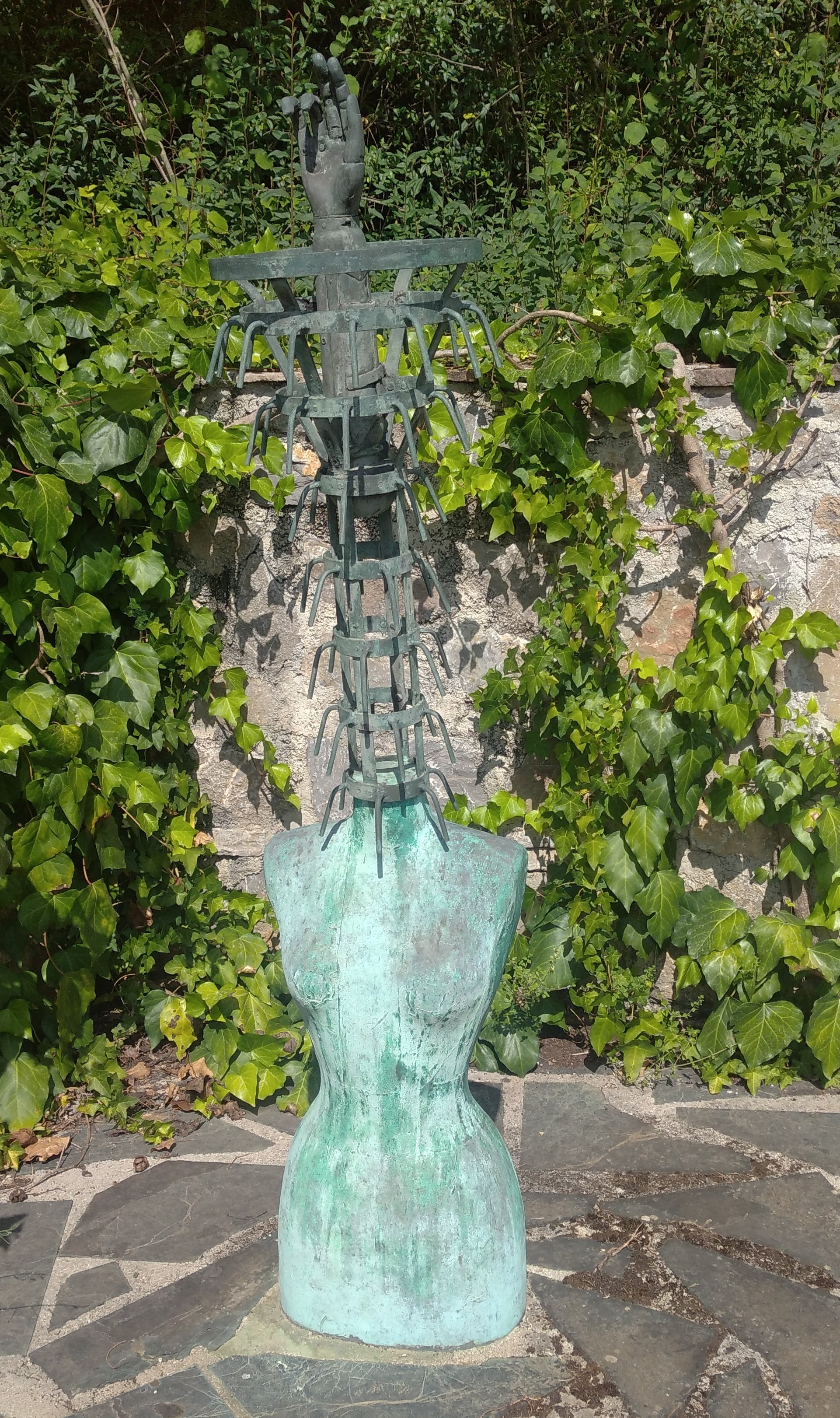 I manichini, Manichino (installazione ambientale) di Spoerri Daniel (XX)