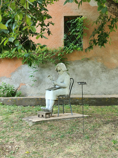 La lettrice sarta (installazione ambientale) di Topor Roland, Spoerri Daniel (XX)