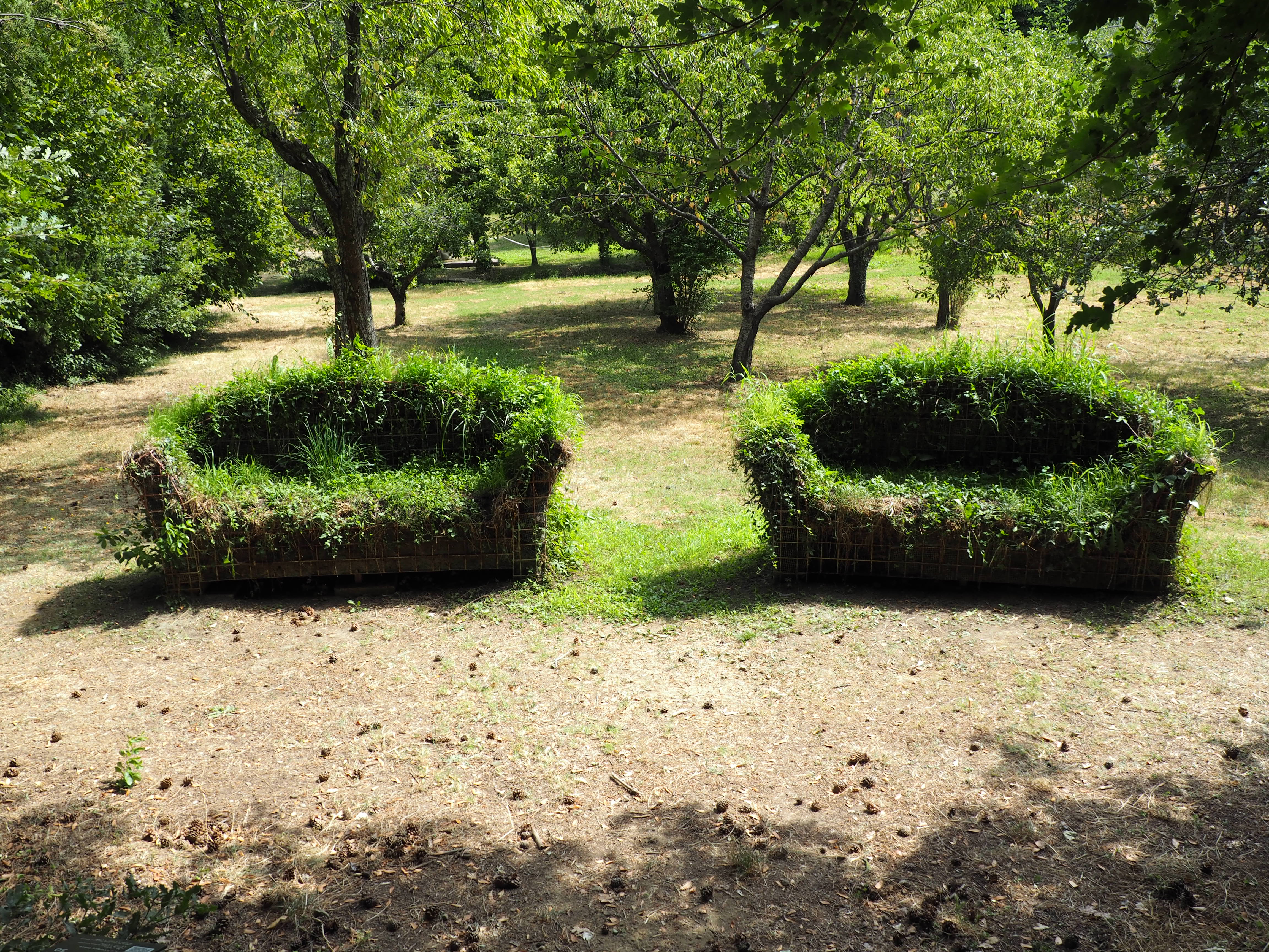 Divano d’erba (installazione ambientale) di Spoerri Daniel (XX)