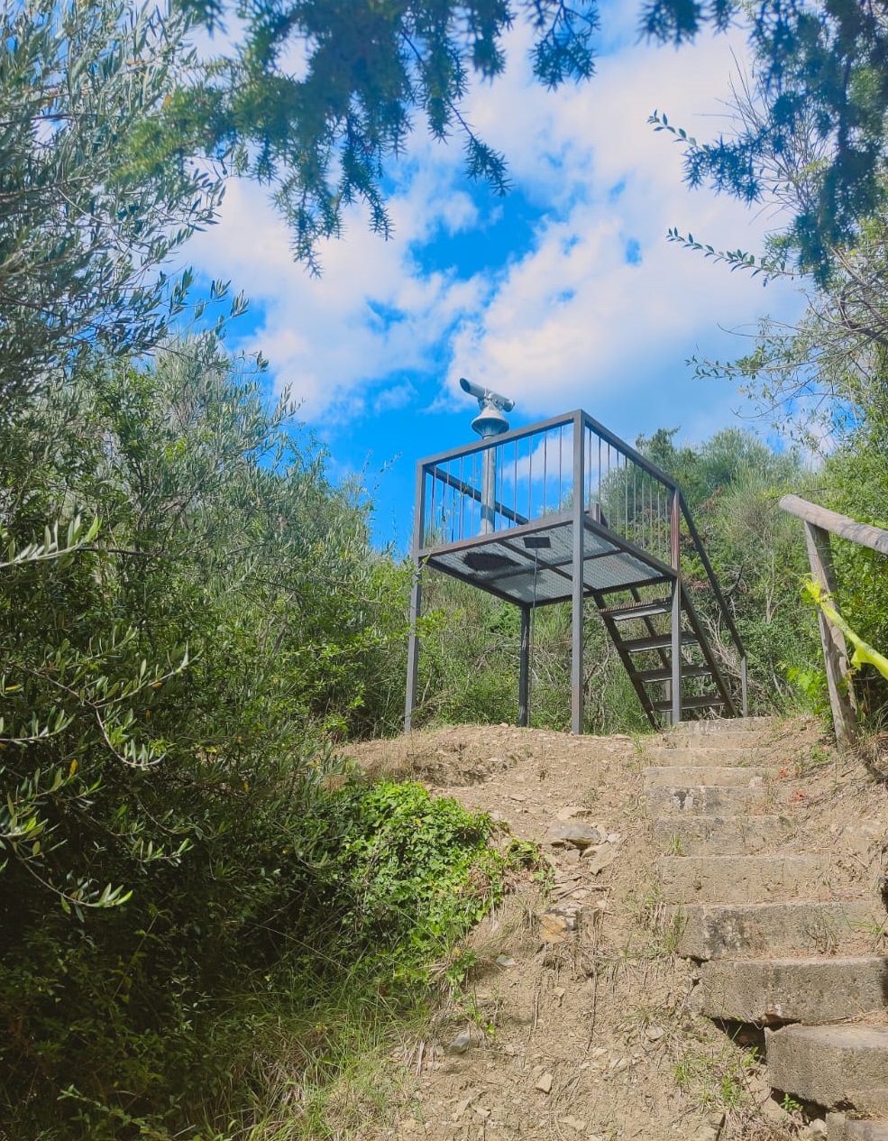 Le Voyeur (il guardone) (installazione ambientale) di Spoerri Daniel (XX)