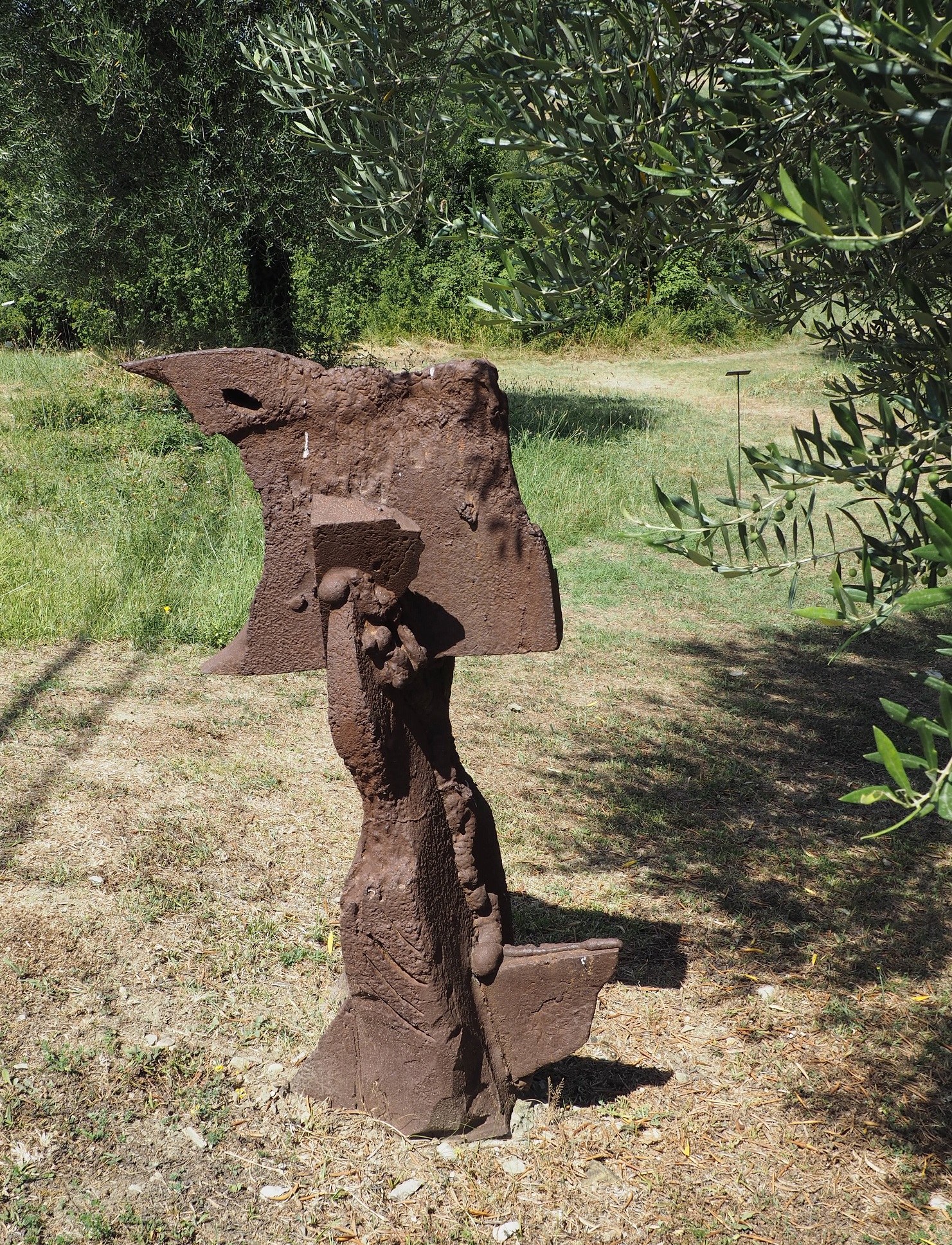 Les nains diaboliques protègent les oliviers et Dadanier (installazione ambientale) di Dietman Erik (XX)