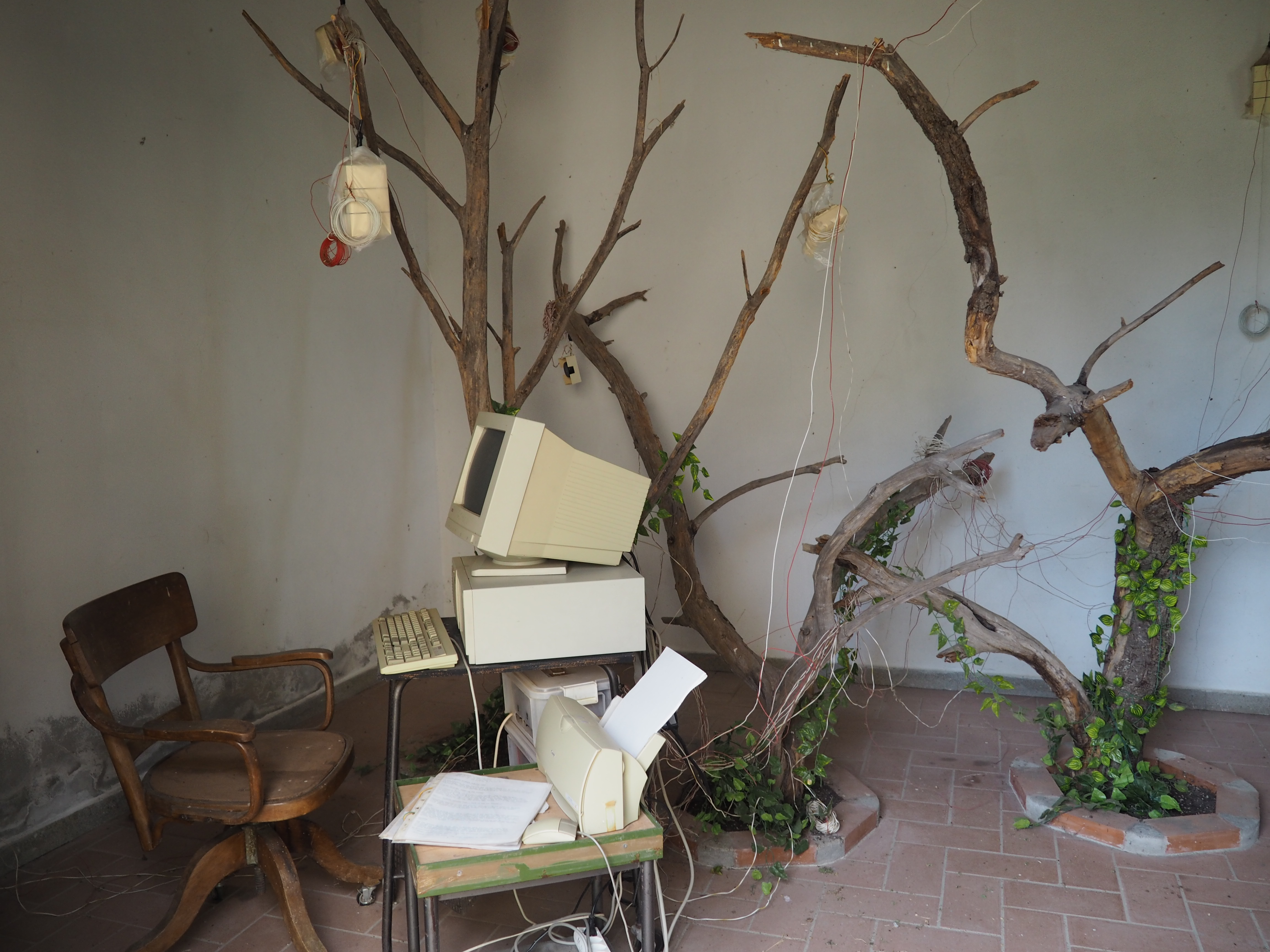 Fax-scampanellante (installazione ambientale) di Roth Dieter (XX)