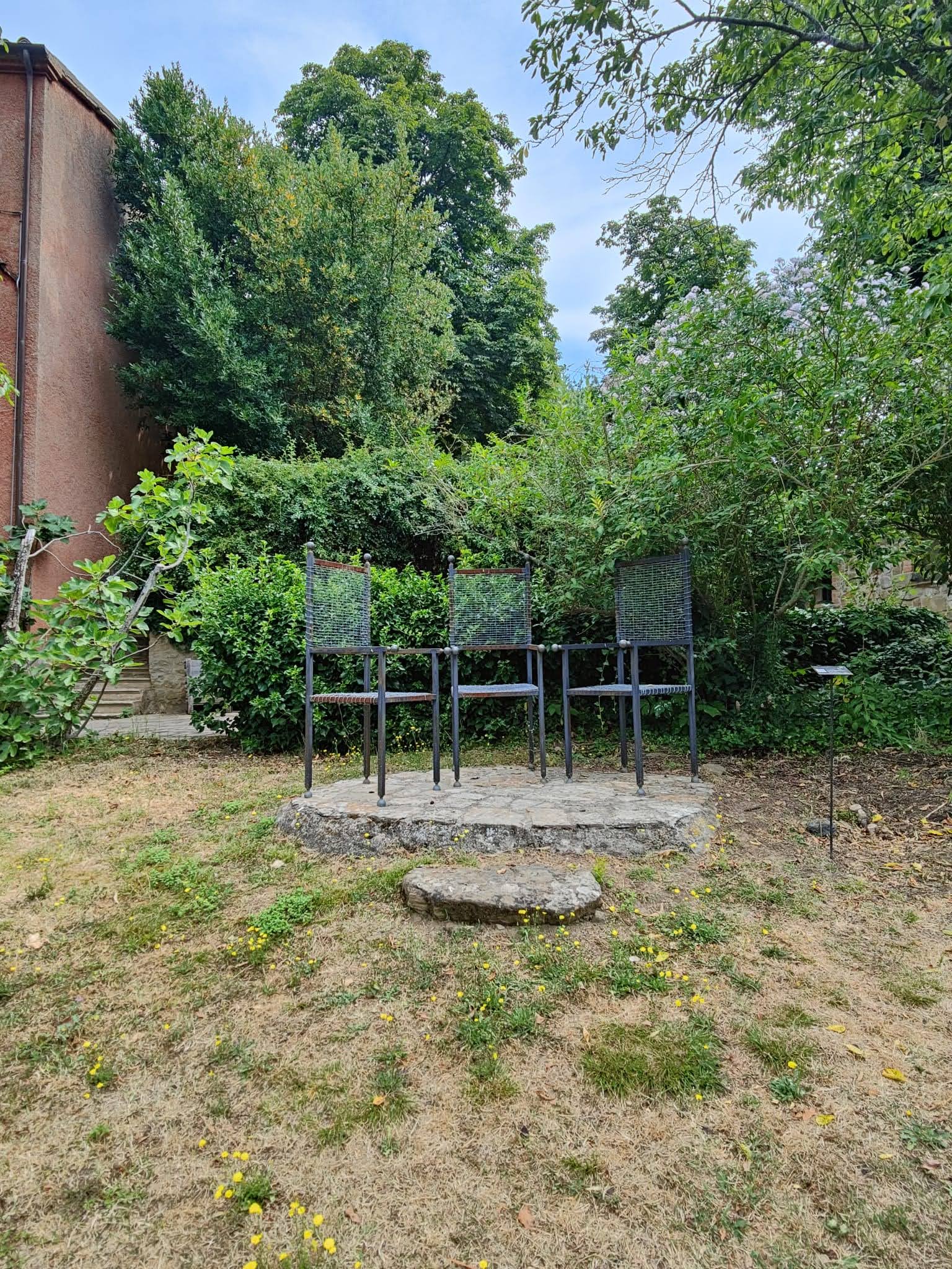 Le poltrone del buon governo – Il ritrovo dei fachiri (installazione ambientale) di Ghersi Luciano (XX)