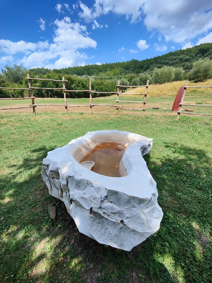 Isola nell'isola (installazione ambientale) di Massari Luciano (XXI)