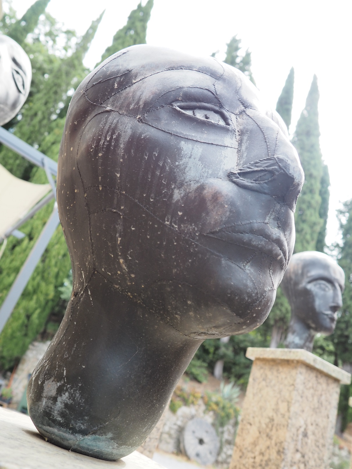 Lo zodiaco, Leone (installazione ambientale) di Aeppli Eva (XX)