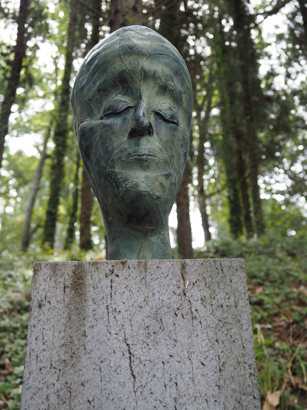 Iside, Luna in congiunzione con Saturno nel segno della Vergine (installazione ambientale) di Aeppli Eva (XX)