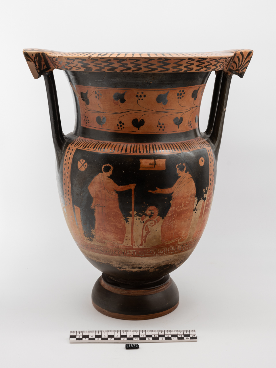 cratere/ a colonnette - produzione apula (metà IV a.C)