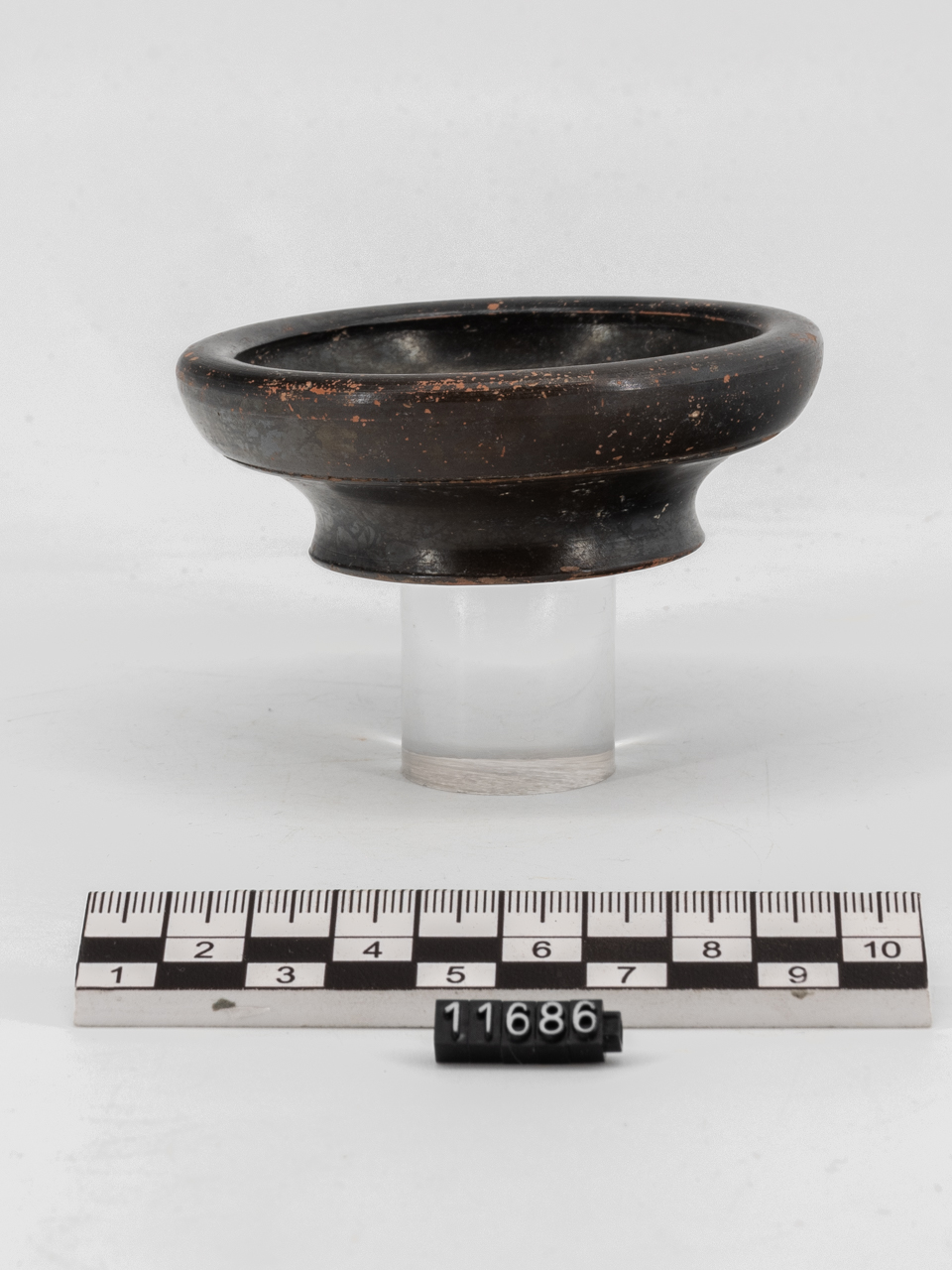 ciotola - produzione italiota (seconda metà IV a.C)