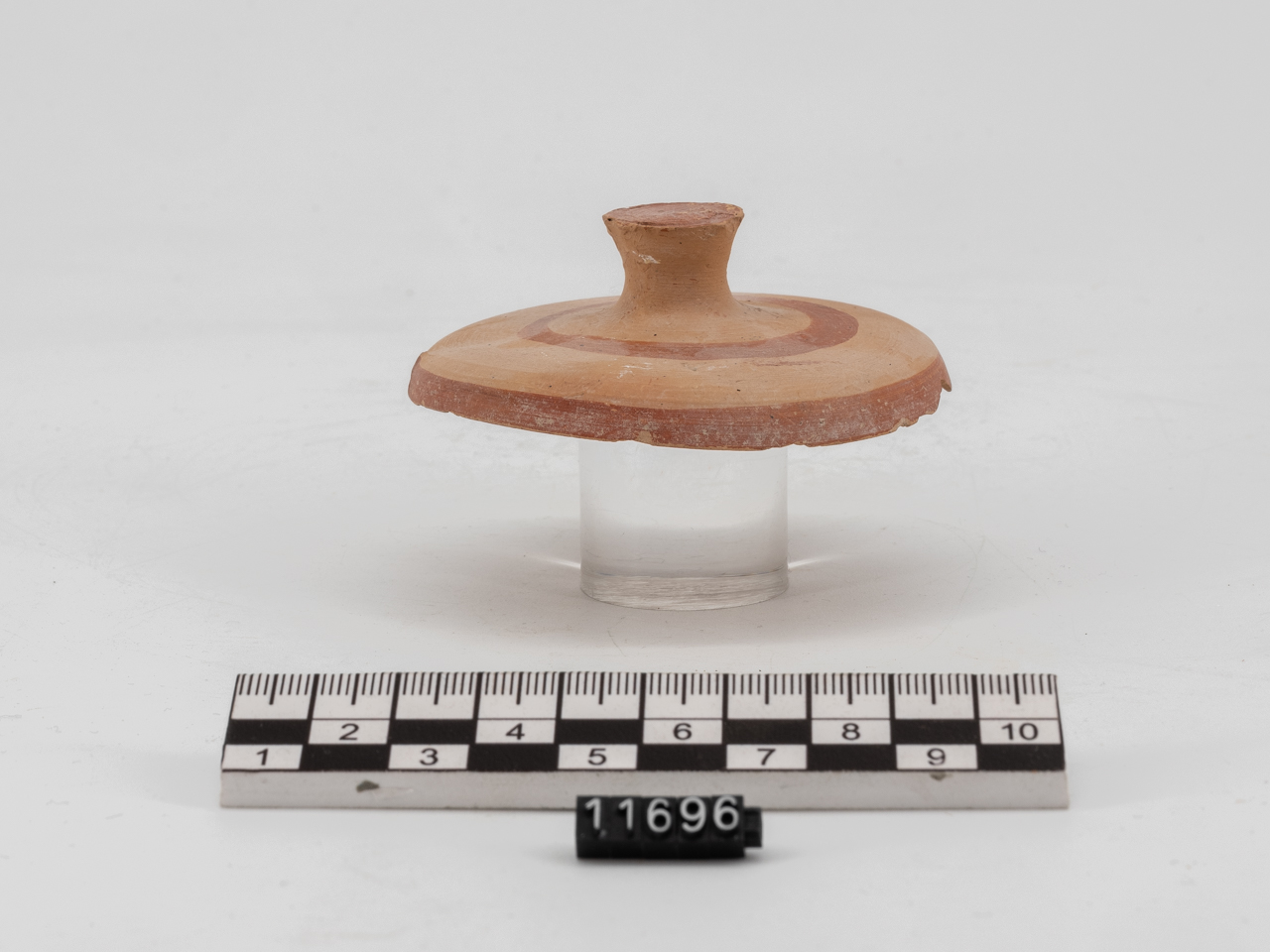 coperchio - produzione locale (IV a.C)