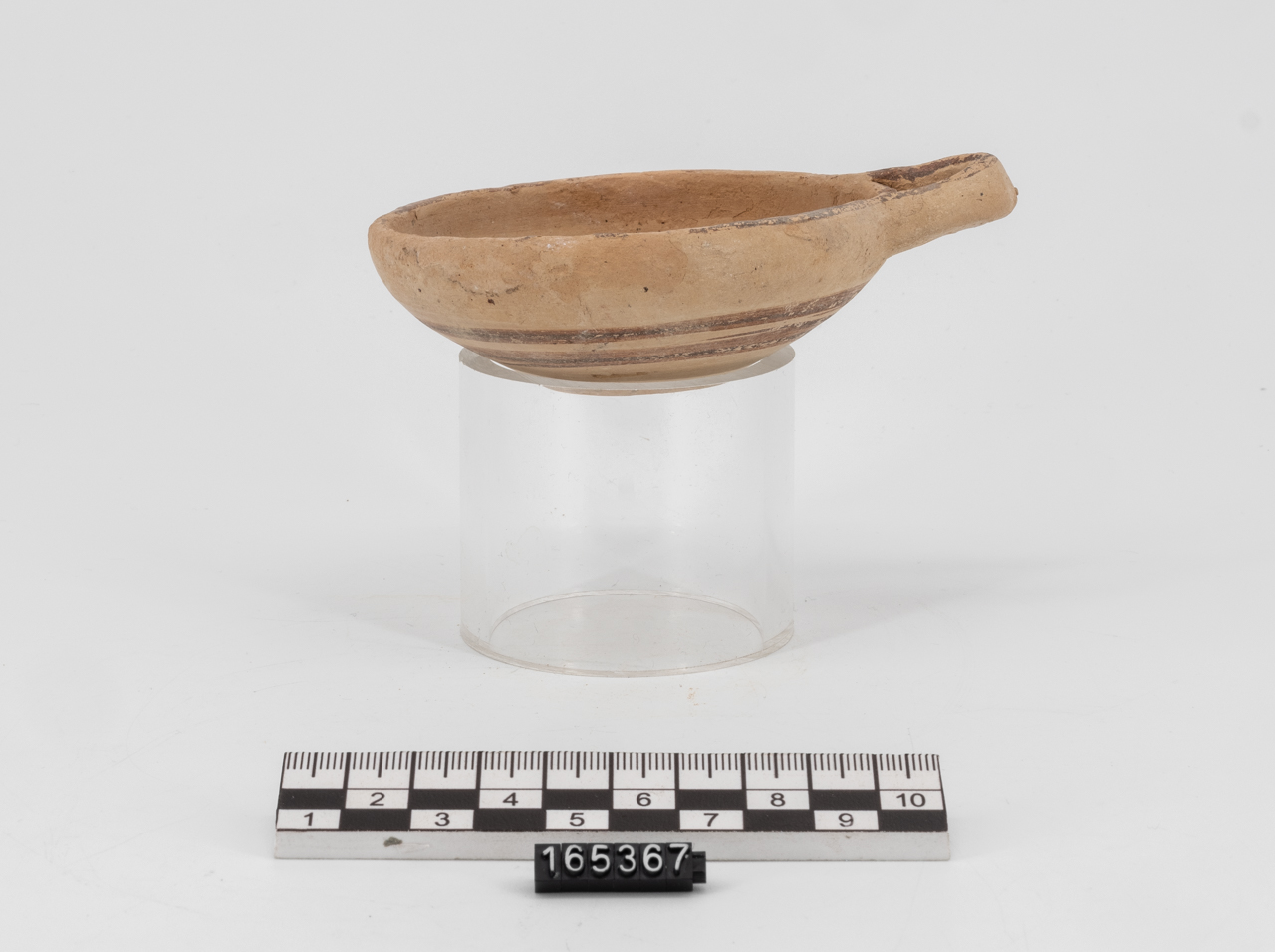 coppa/ monoansata - produzione peuceta (V a.C)